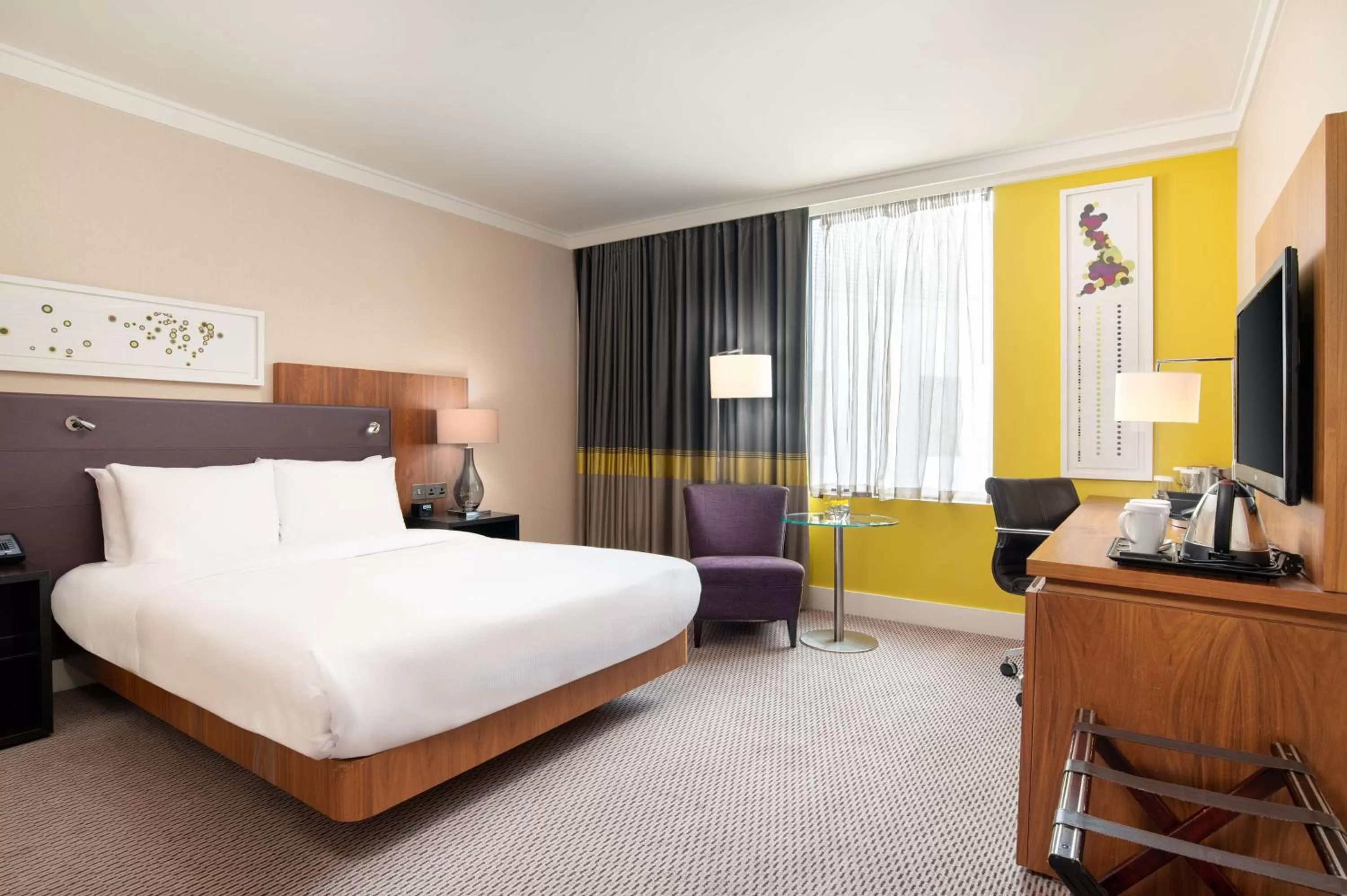 Queen Room - Mobility Access in Hilton London Wembley