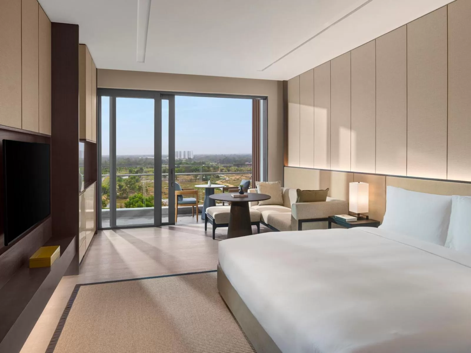 Deluxe King Room in New World Hoiana Hotel