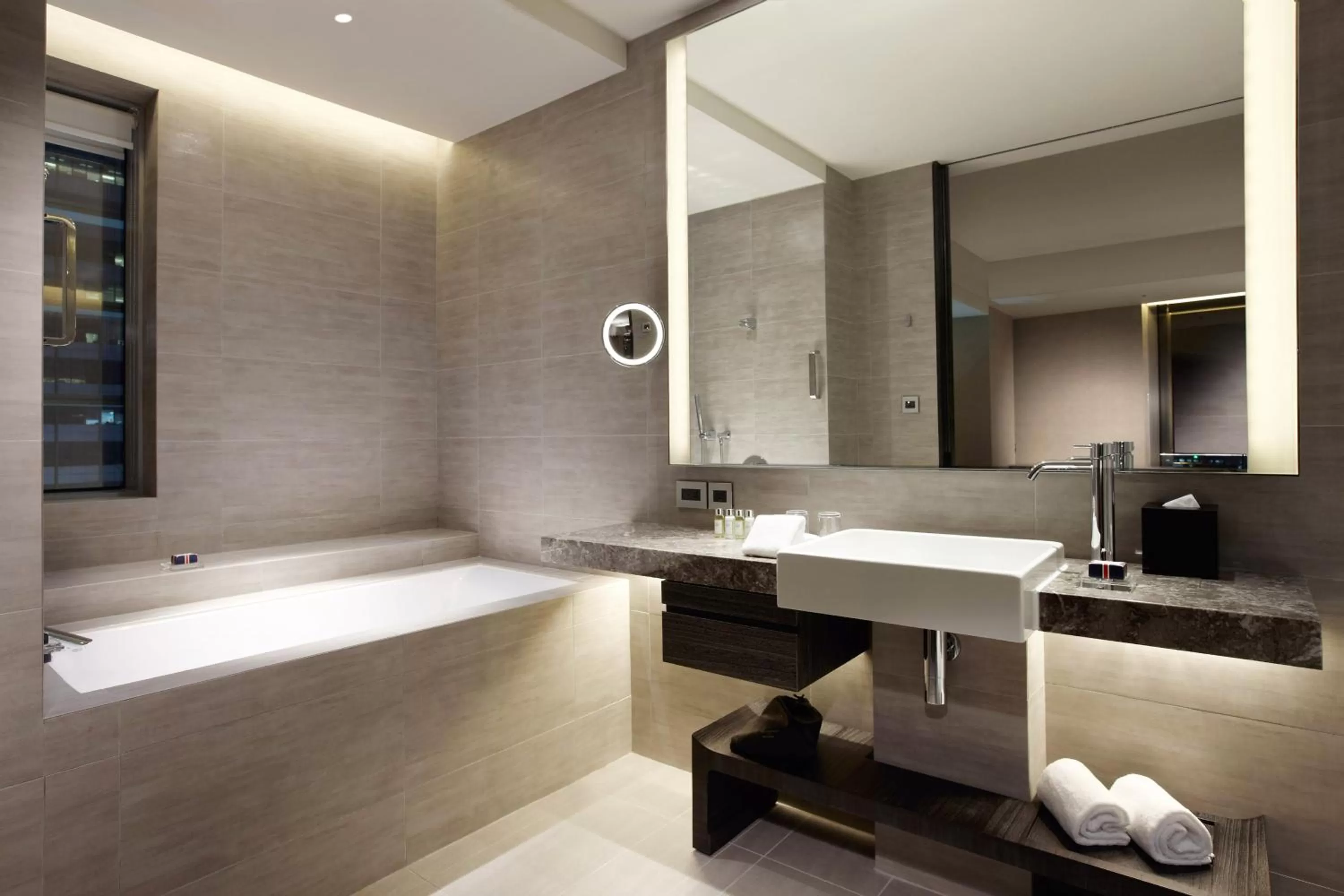 Grand Premier Twin Room in Humble House Taipei, Curio Collection by Hilton
