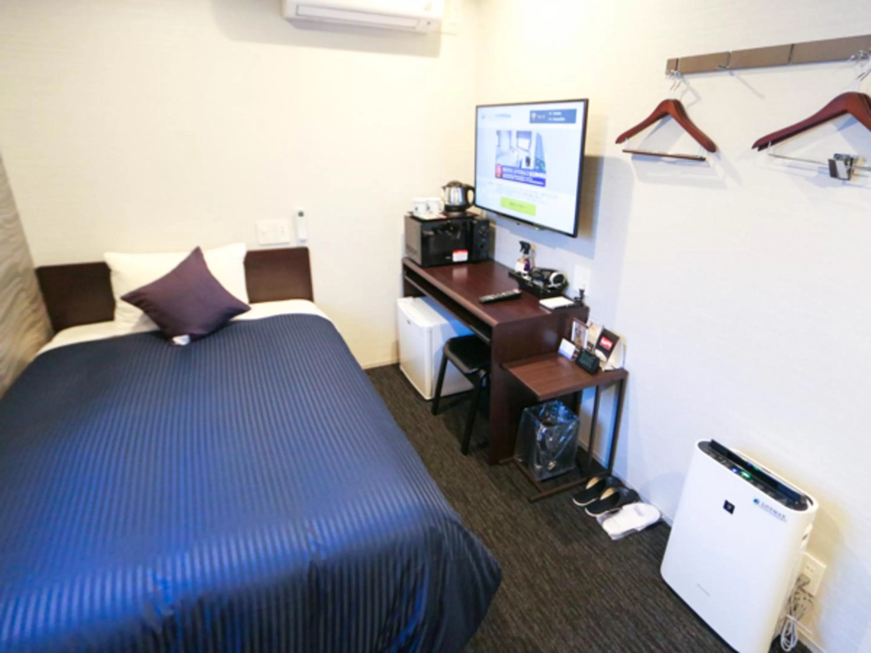 Double Room with Small Double Bed - single occupancy - Smoking in HOTEL LiVEMAX Tokyo Kanda-Ekimae