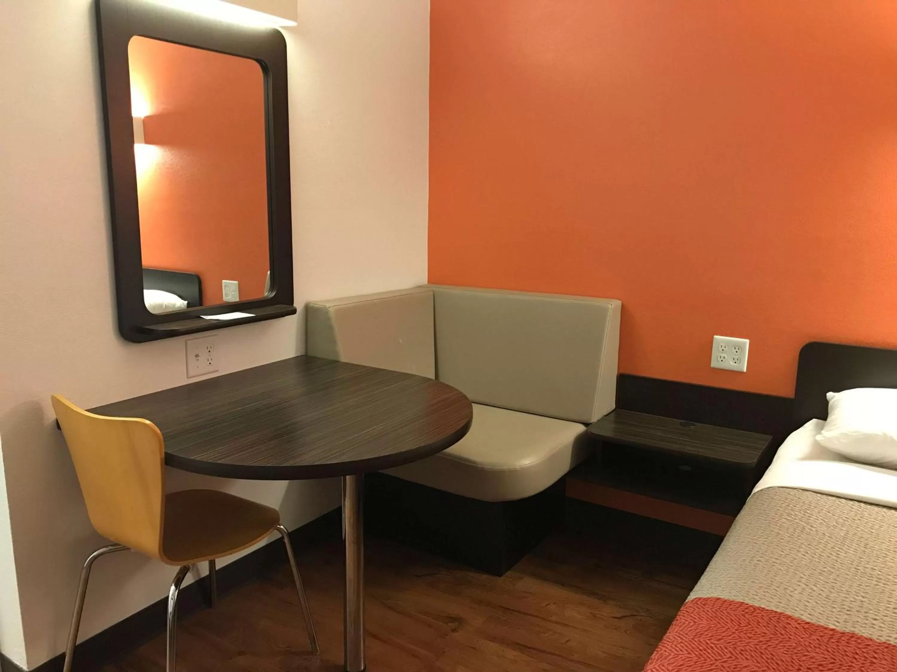 Quadruple Room - single occupancy - Non-Smoking in Motel 6-Bremen, GA