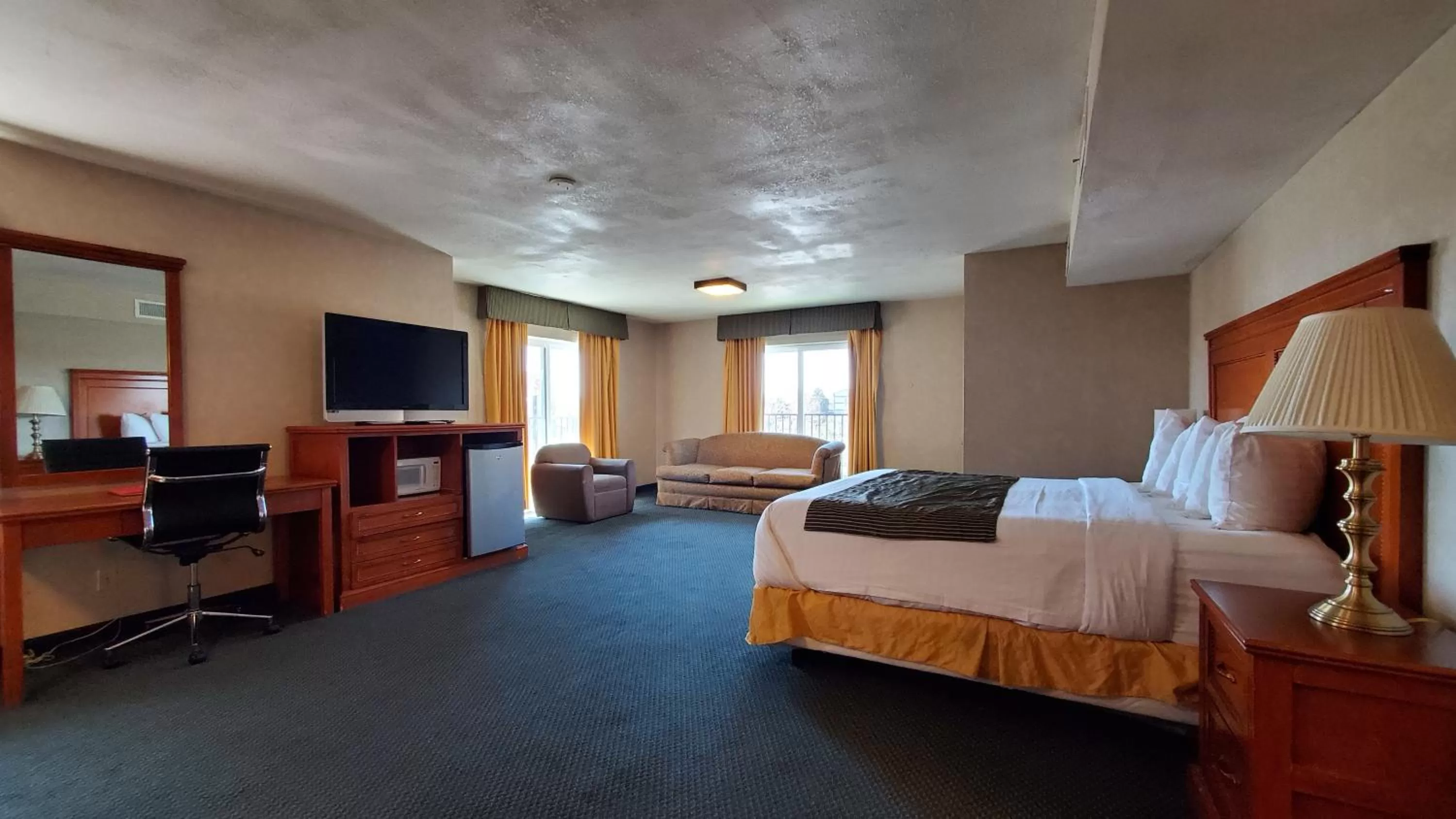 Studio Suite with 2 Queen Beds and 1 King Bed, Non-Smoking in Ramada by Wyndham Flagstaff East