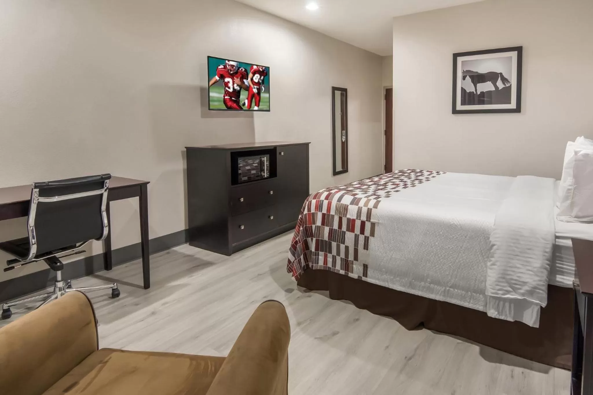 Superior King Room Non-Smoking - single occupancy in Red Roof Inn Terrell