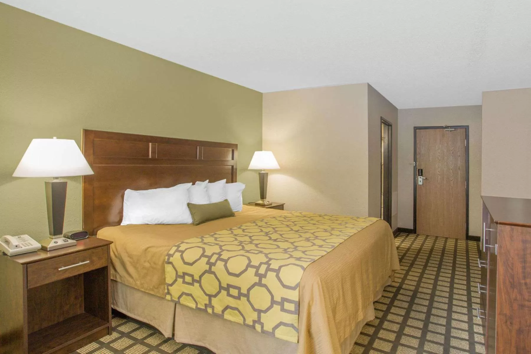 King Room - Disability Access/Non-Smoking in Baymont by Wyndham Ames