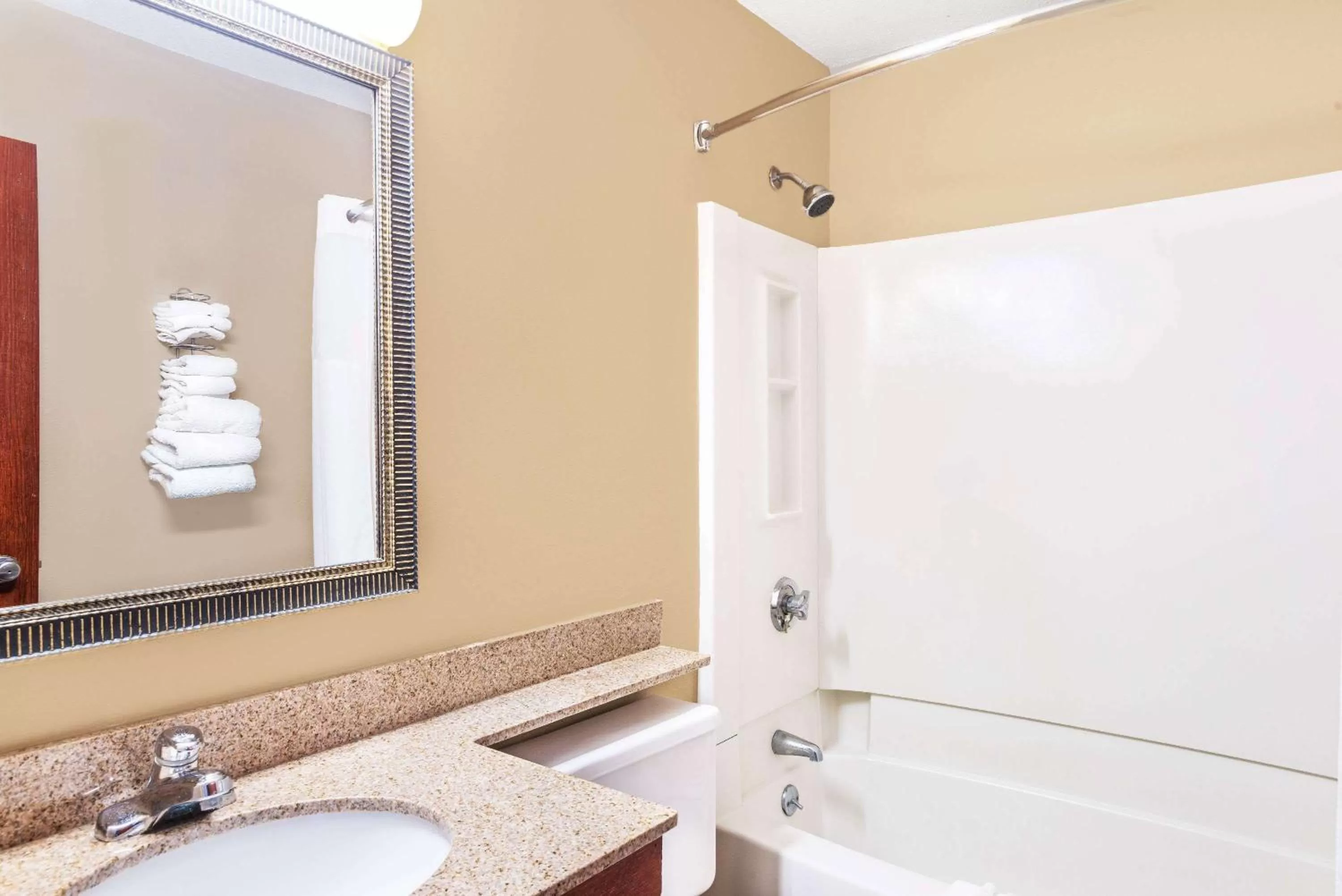 Double Room - Disability Access/Non-Smoking in Super 8 by Wyndham Tilton/Lake Winnipesaukee