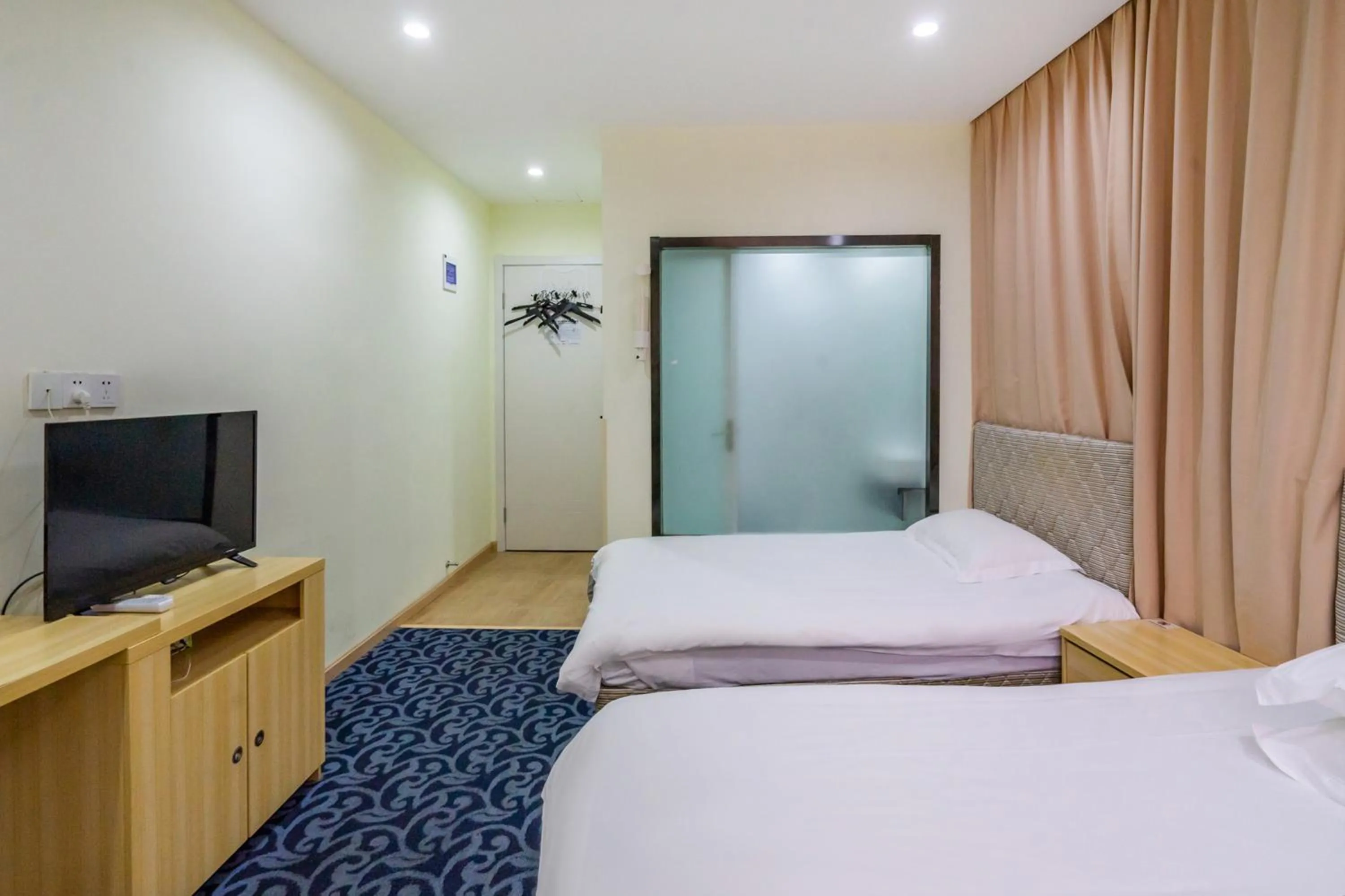 Standard Family Room in Memory Travel Hotel(Edge Westlake)