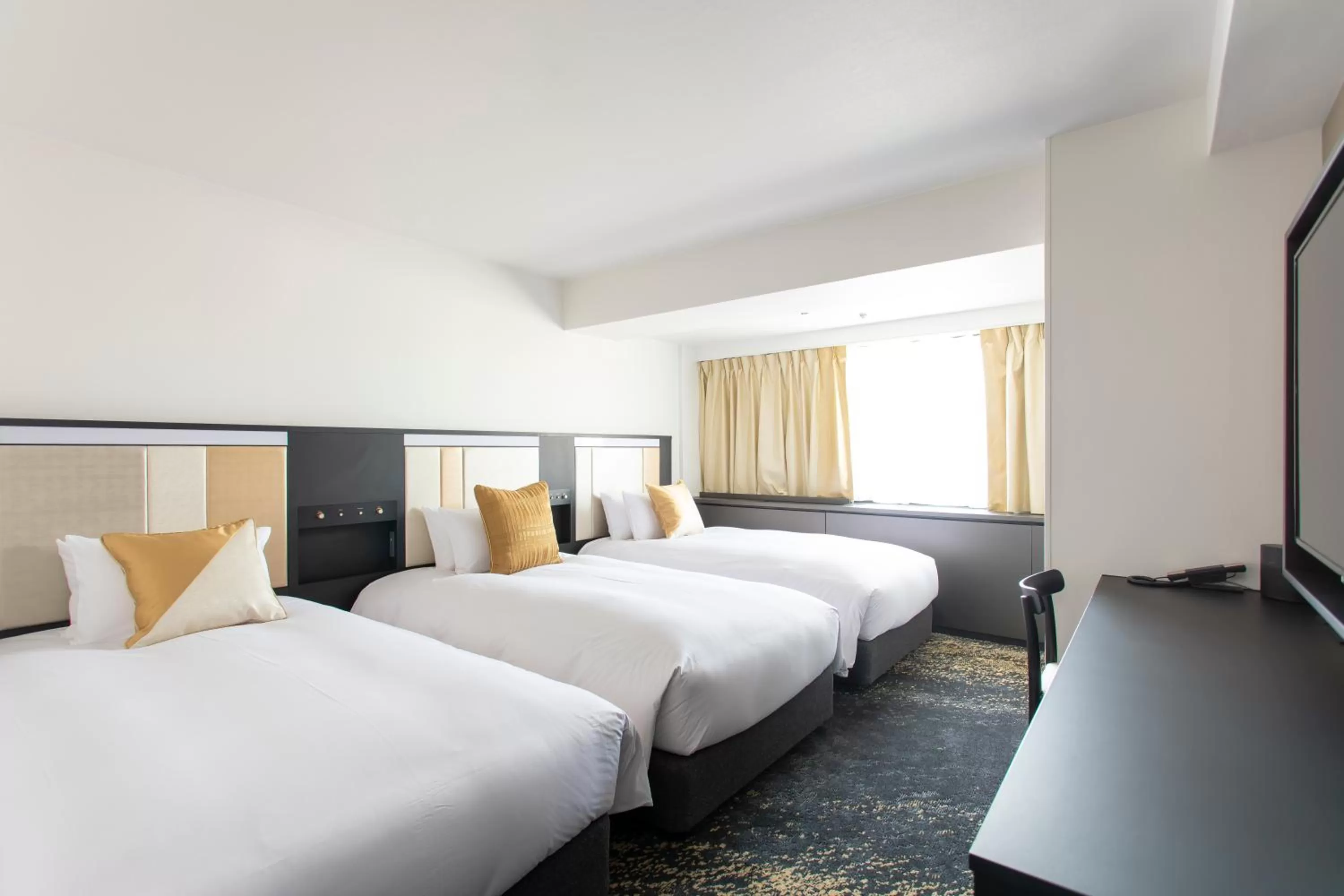 Cross Floor Triple Room with Club Lounge Access - Non-Smoking in Cross Hotel Osaka