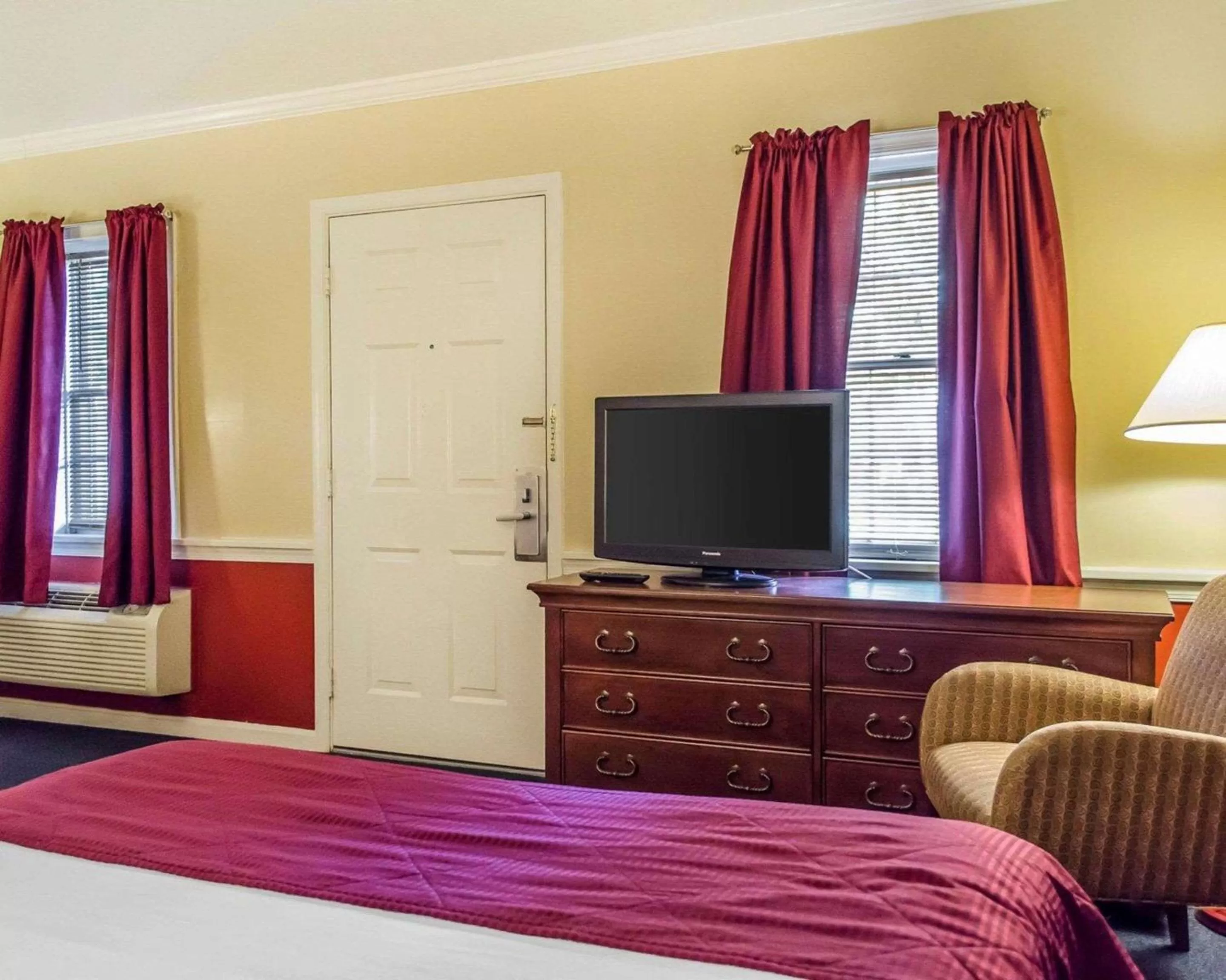 Standard Queen Room with Two Queen Beds - Ground Floor in Clarion Inn Strasburg - Lancaster
