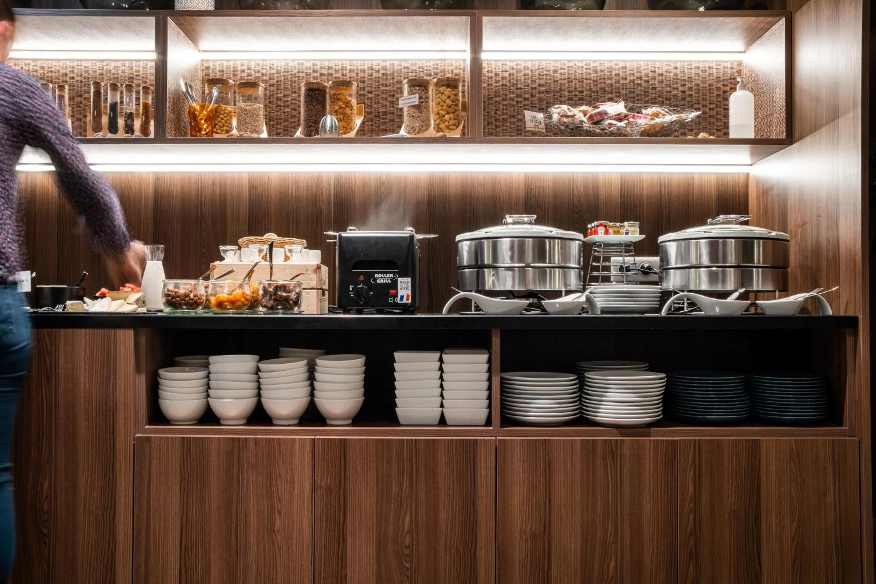 Buffet breakfast in Mercure Grenoble Meylan