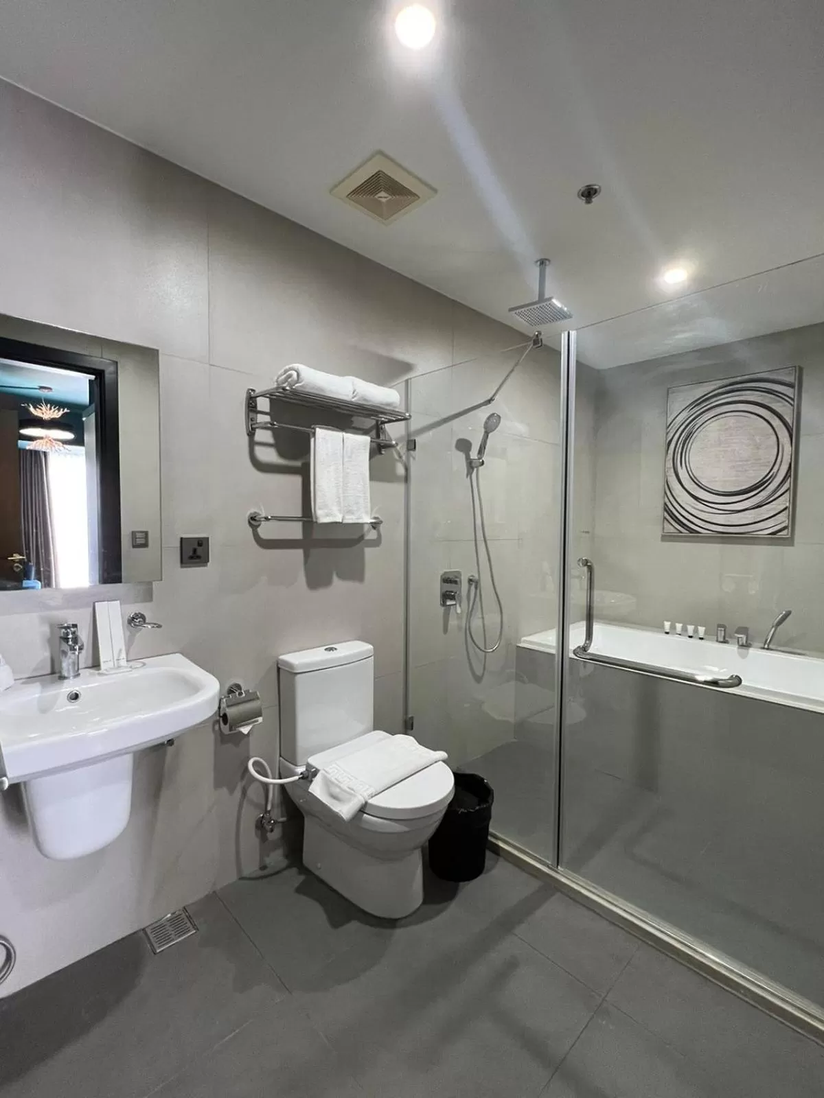 Queen Room in AEON SUITES Staycation