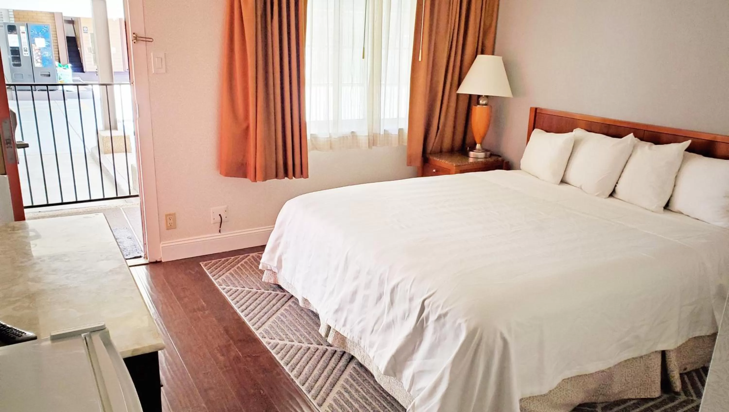 King Room - Disability Access in Pacific Heights Inn