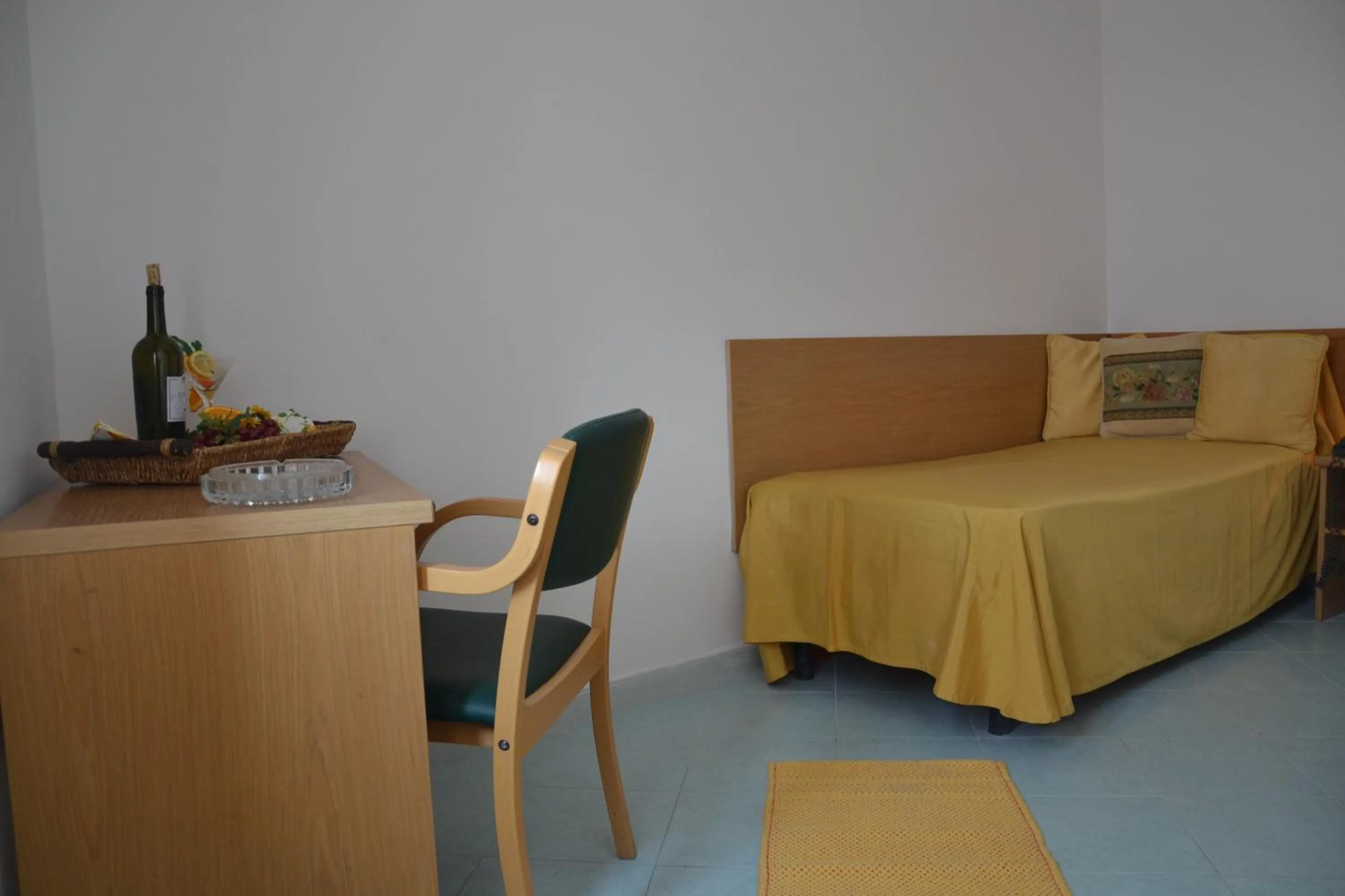 Single Room in Hotel Conte