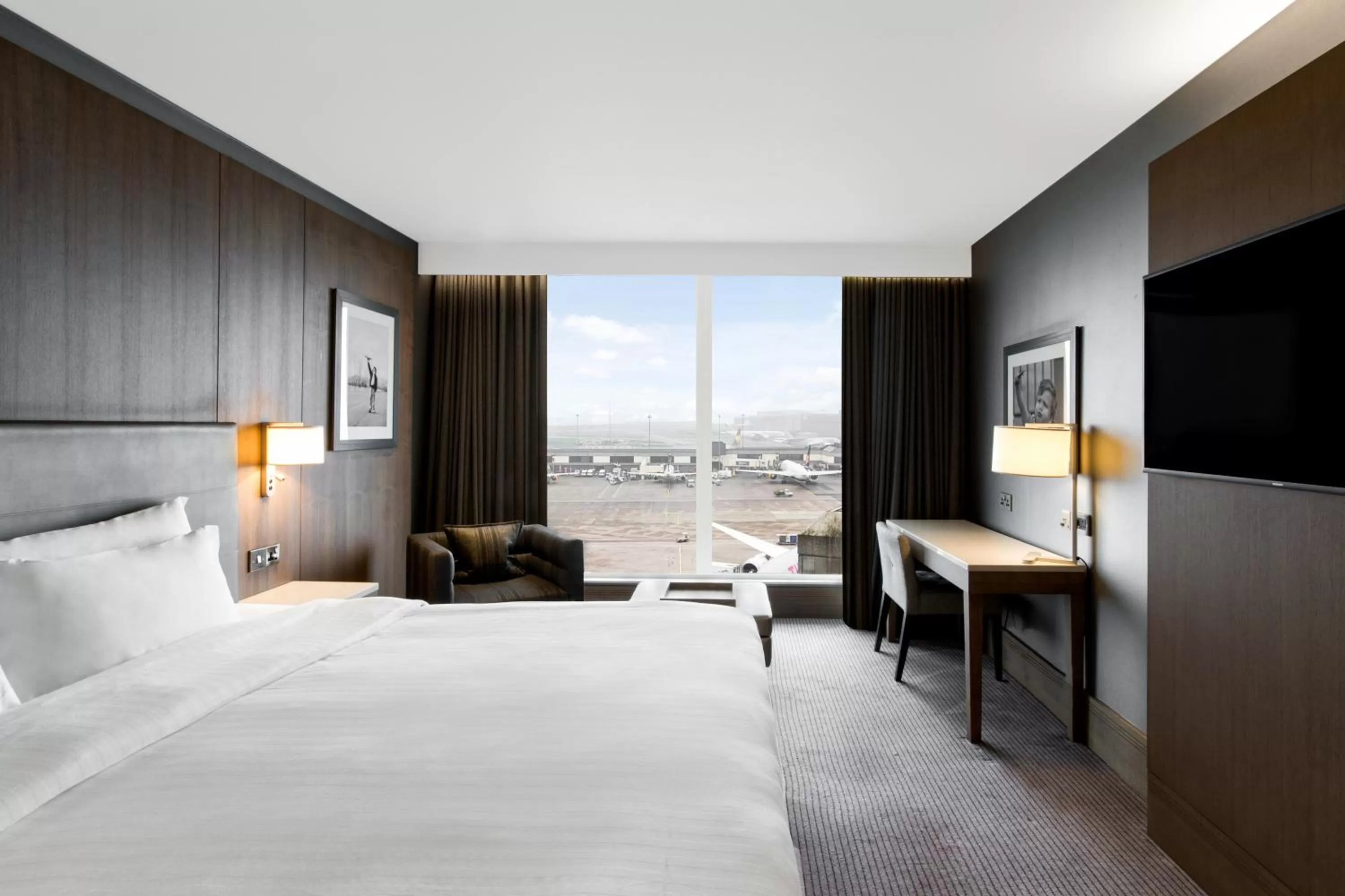 Premium Room with Runway View in Radisson Blu Manchester Airport