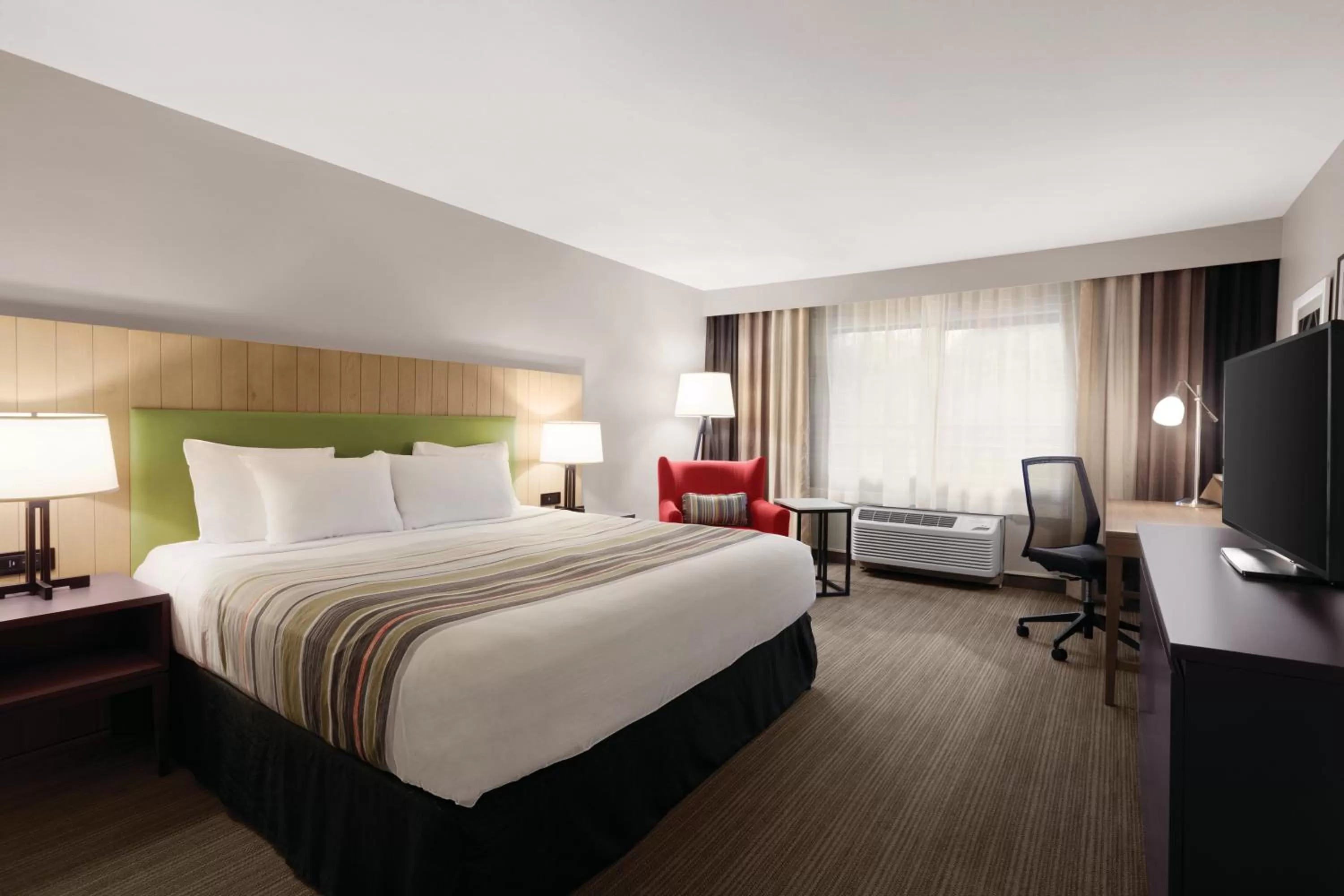 King Room - Disability Access/Non-Smoking in Country Inn & Suites by Radisson, Seattle-Bothell, WA