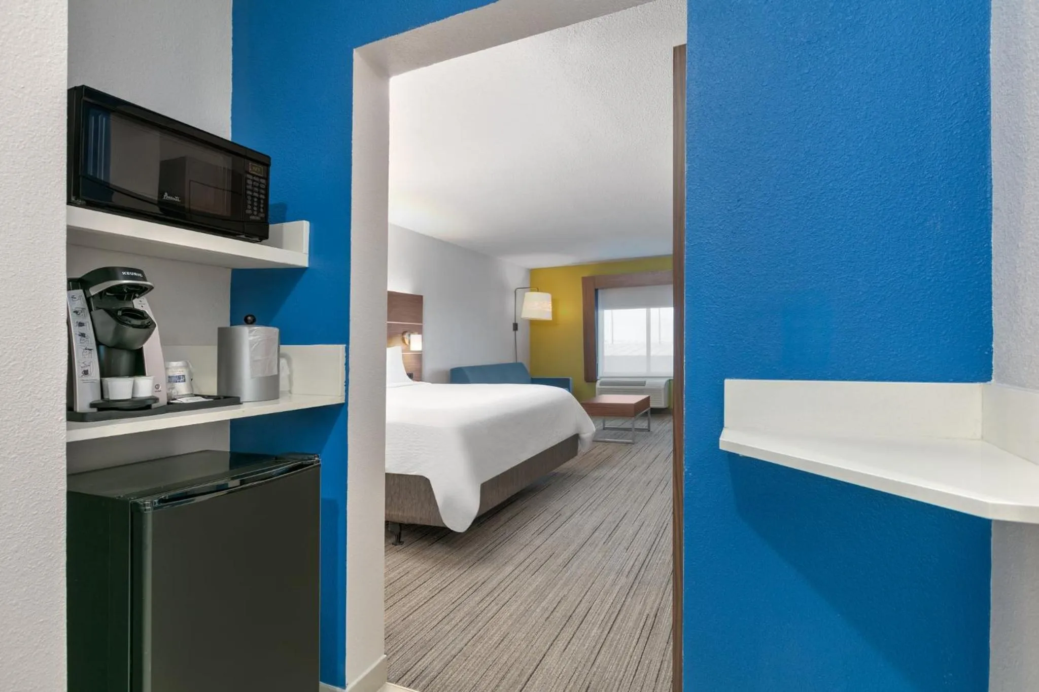 King Suite - Communications and Mobility Accessible Tub in Holiday Inn Express - San Antonio East I-10 by IHG