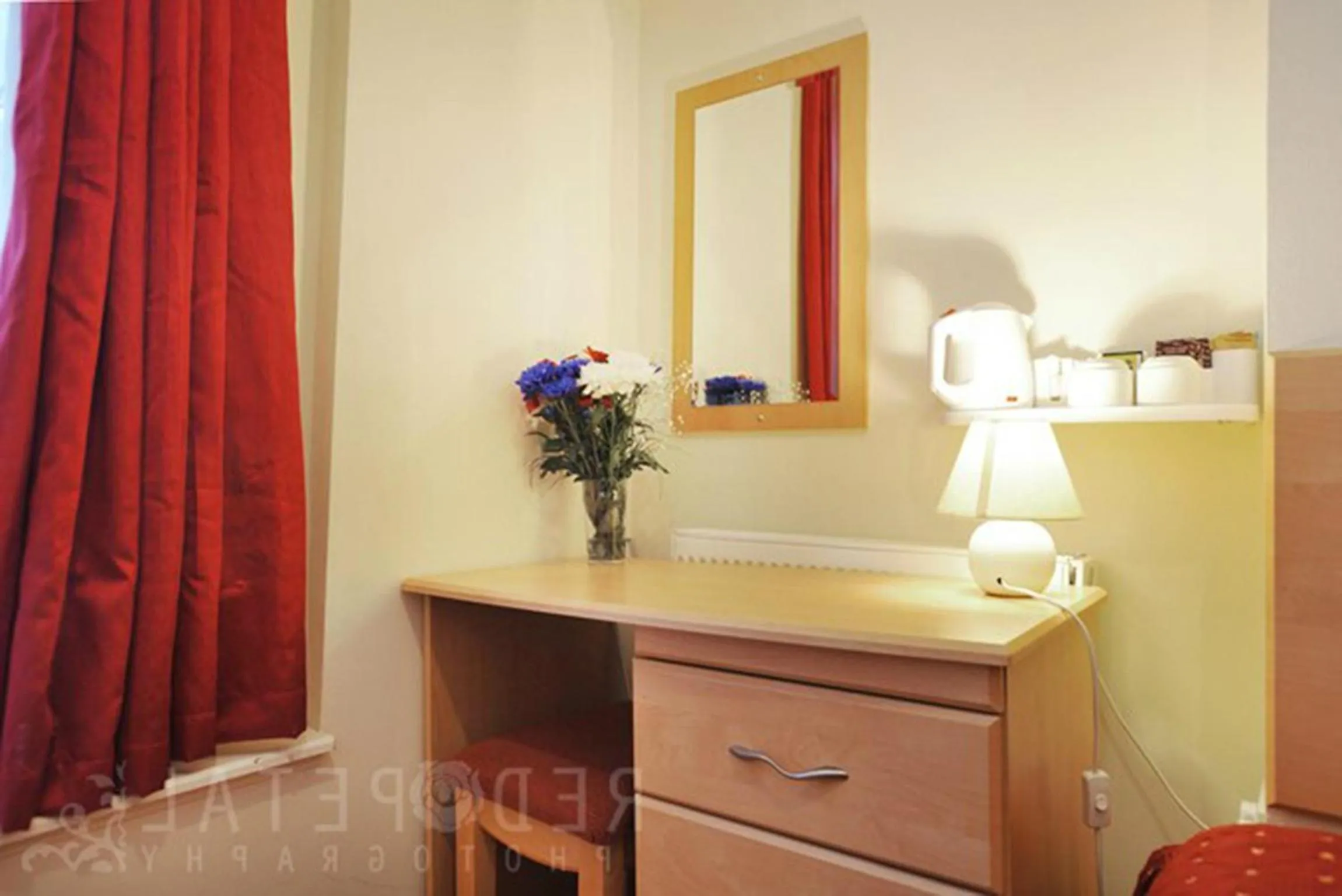 Single in Elmwood Hotel