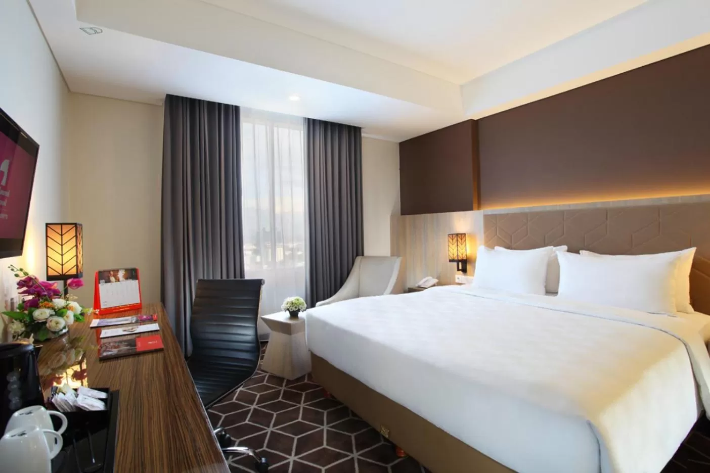 Grand Deluxe Double Room in Swiss-Belinn Tunjungan Surabaya