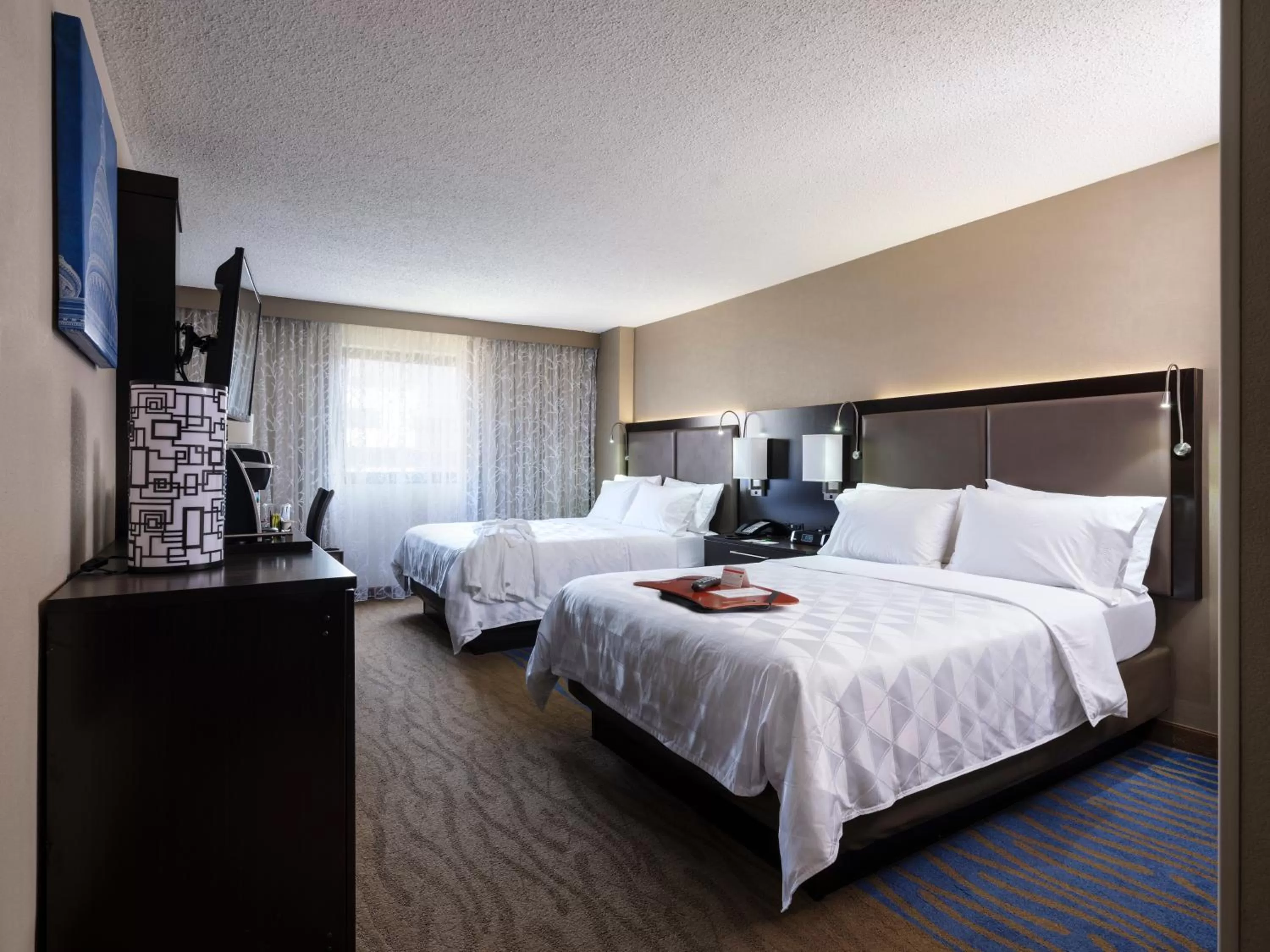 Queen Room with Two Queen Beds Executive - Non-Smoking in Holiday Inn Washington Capitol-National Mall by IHG