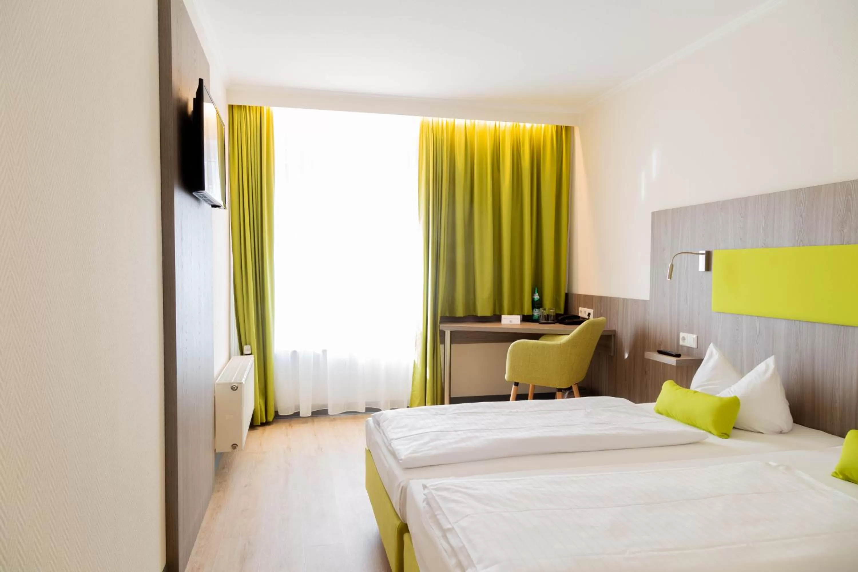 Photo of the whole room, Bed in Das Ebertor - Hotel & Hostel