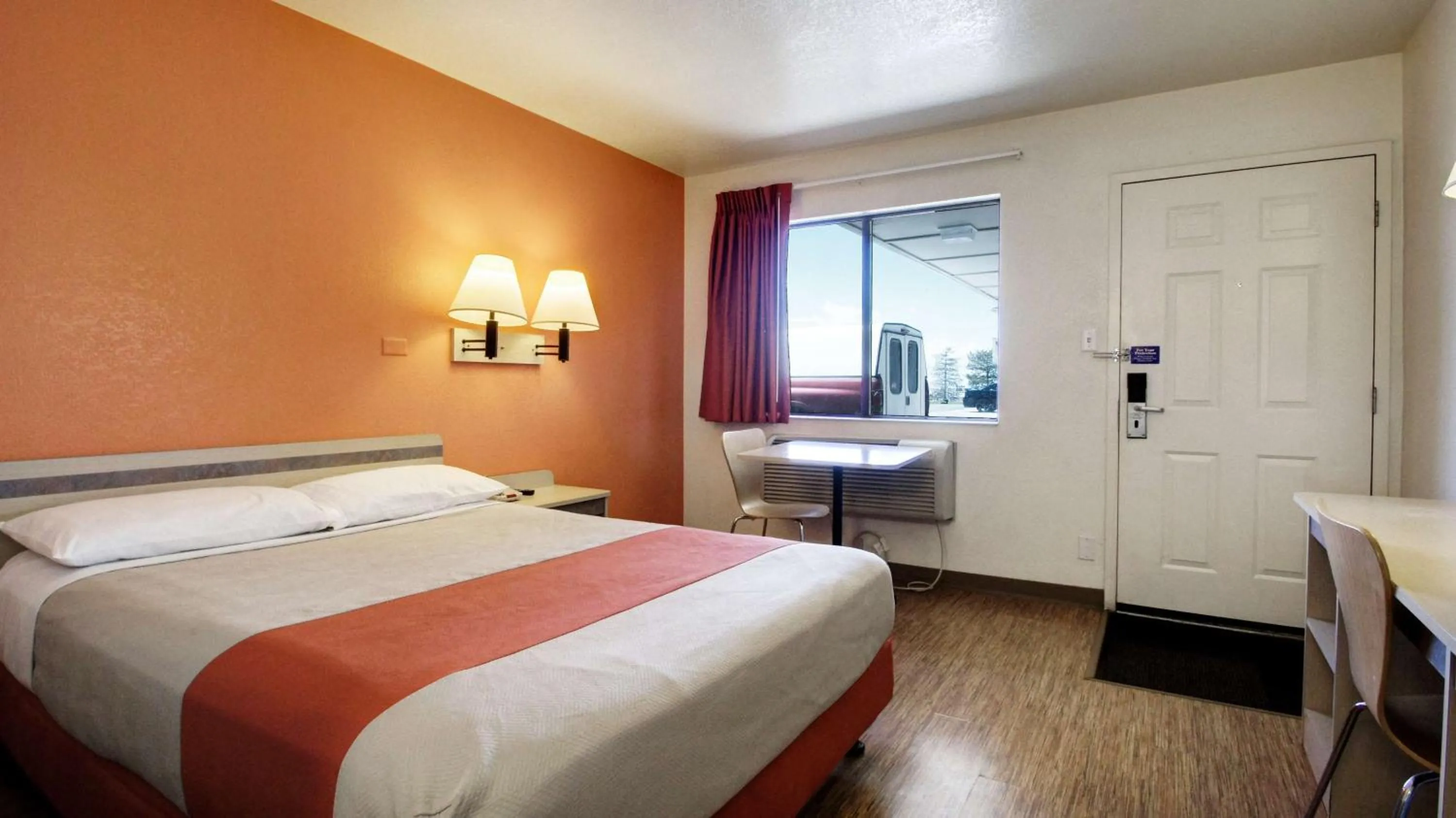 Queen Room in Motel 6-Woods Cross, UT - Salt Lake City - North