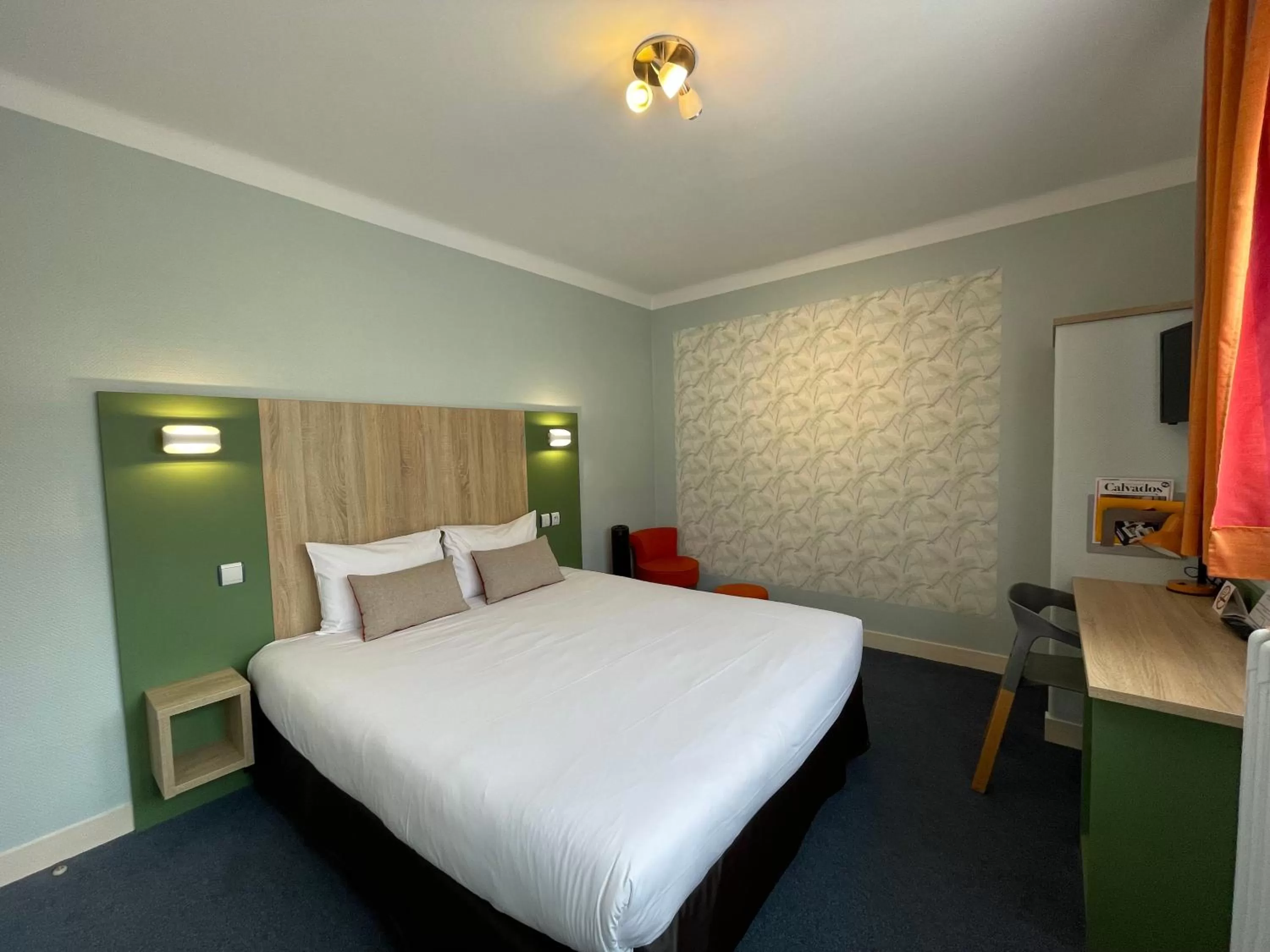 Superior Double Room in Hôtel de Caen