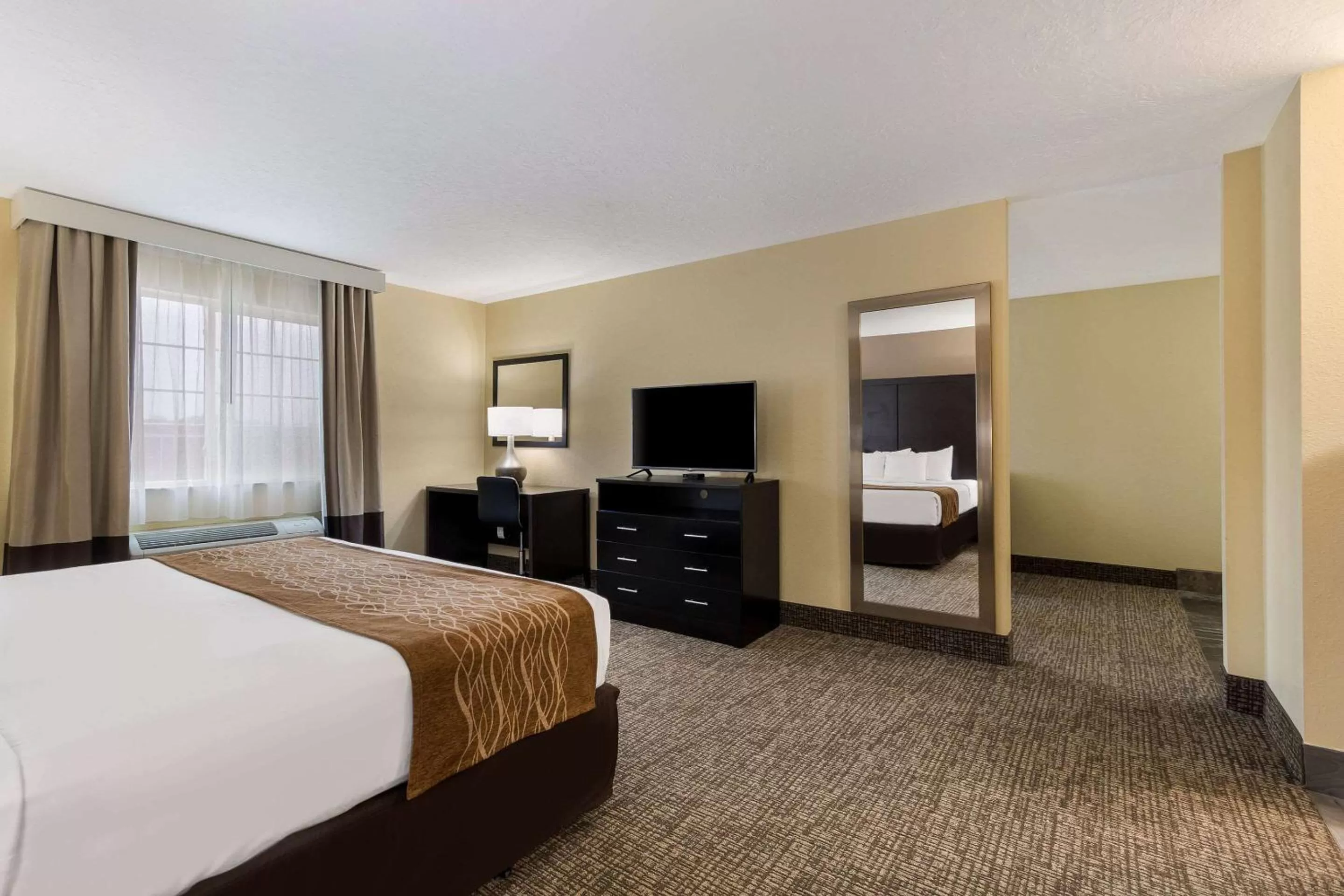 King Suite with Spa Bath - Non-Smoking in Comfort Inn Yankton SD