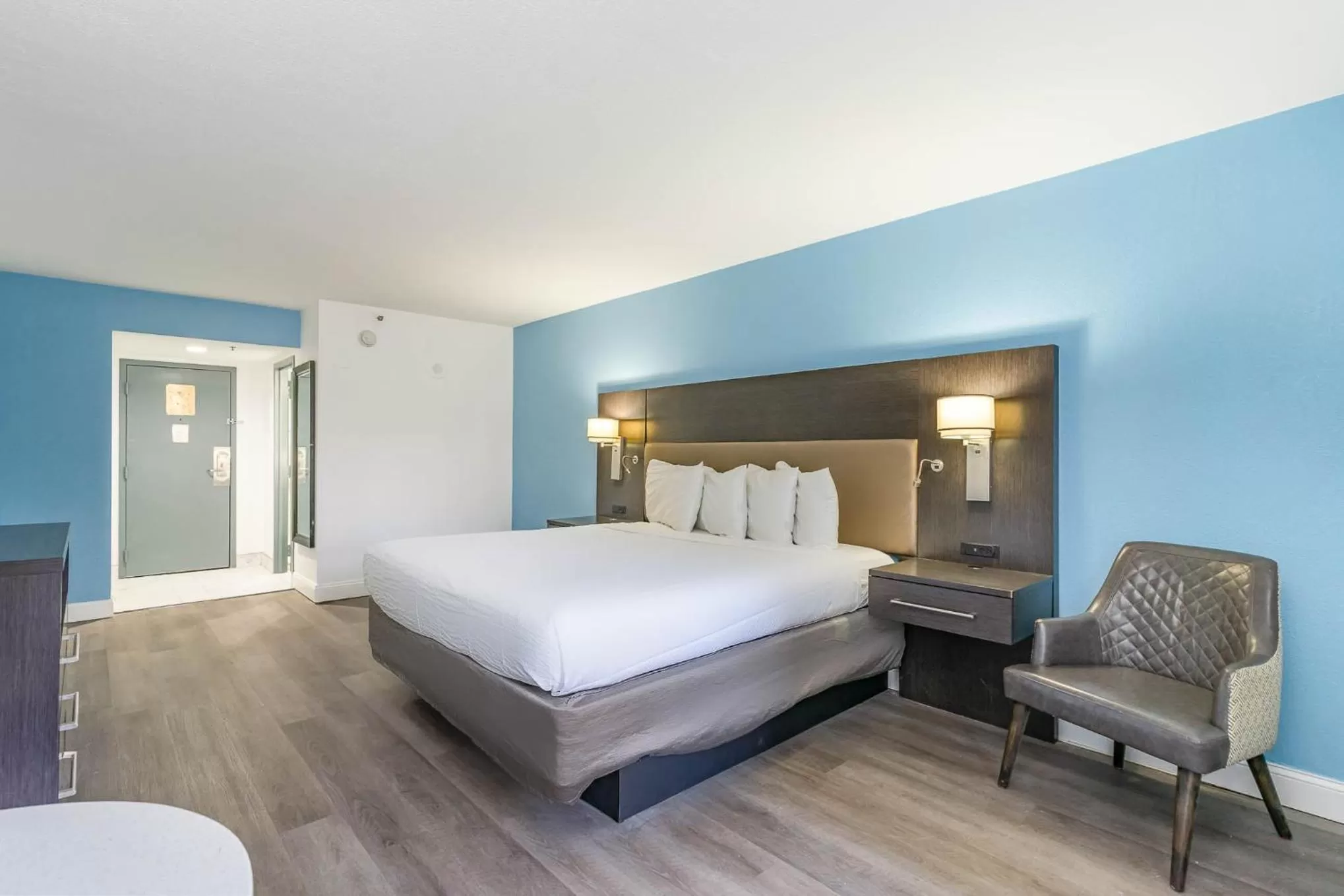 Premier Ocean Front King Bed with Balcony in Sun N Sand Resort