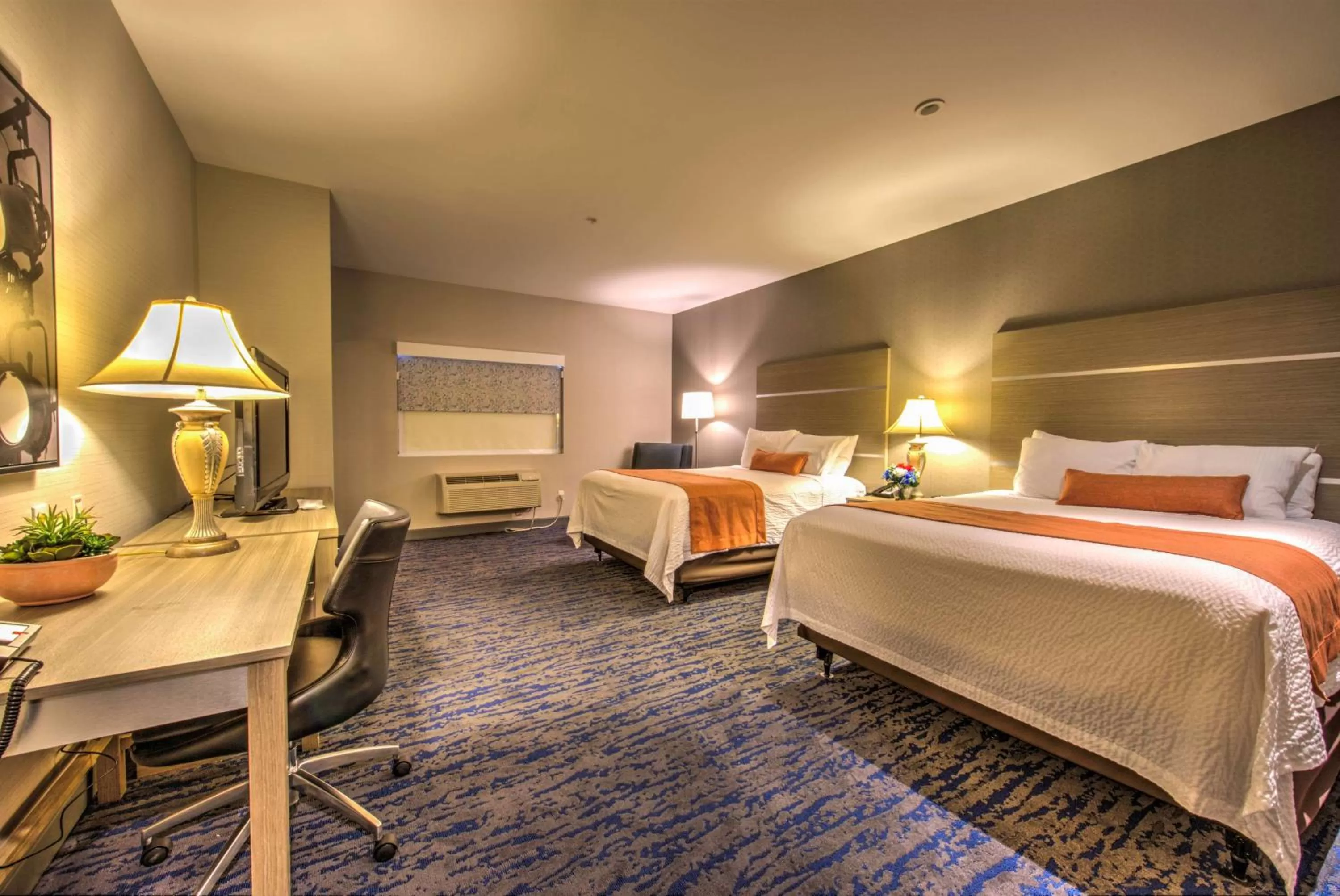 Queen Room with Two Queen Beds and Roll-In Shower - Disability Access in Best Western Plus Media Center Inn & Suites