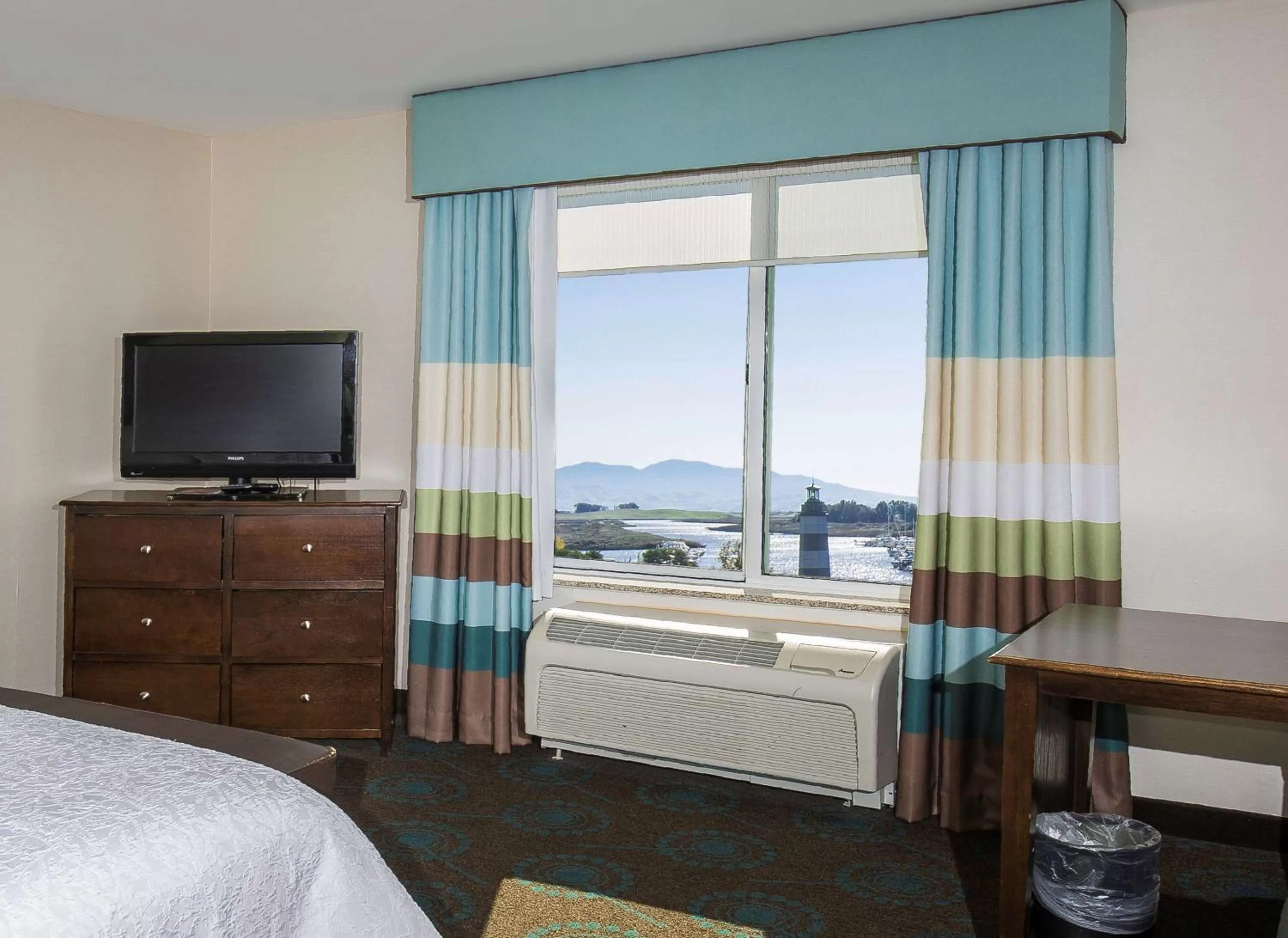 King Room with Water View in Hampton Inn & Suites Suisun City Waterfront