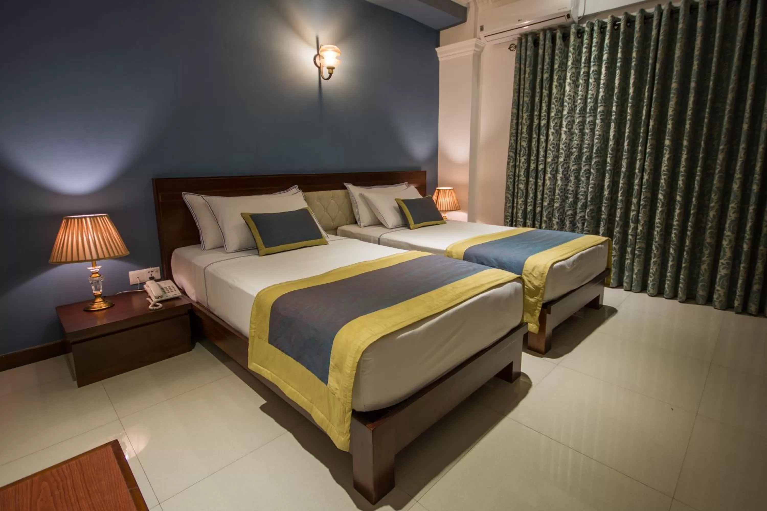 Deluxe Twin Room in Ceyloni City Hotel