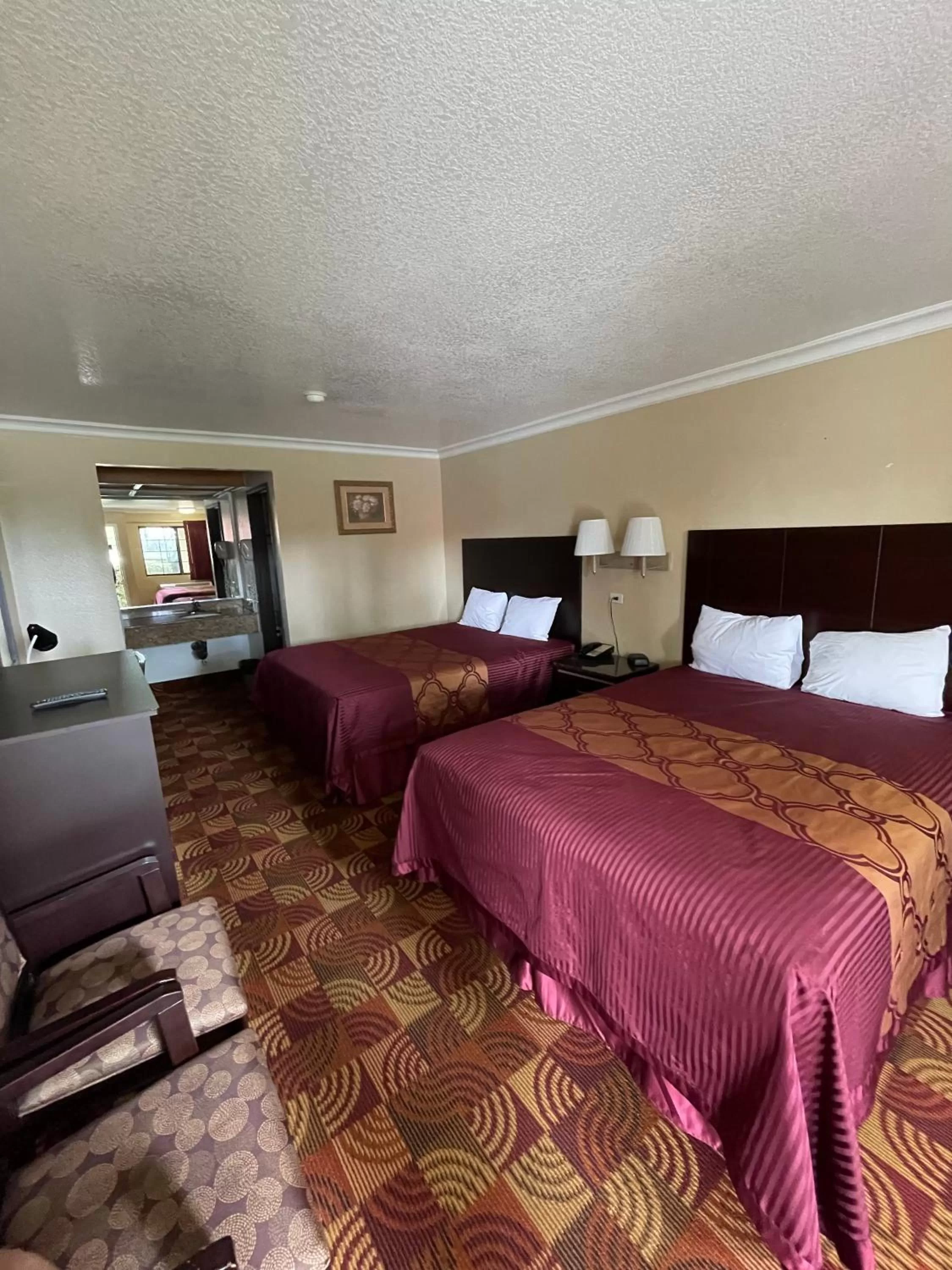 Bedroom, Bed in Chino Motel
