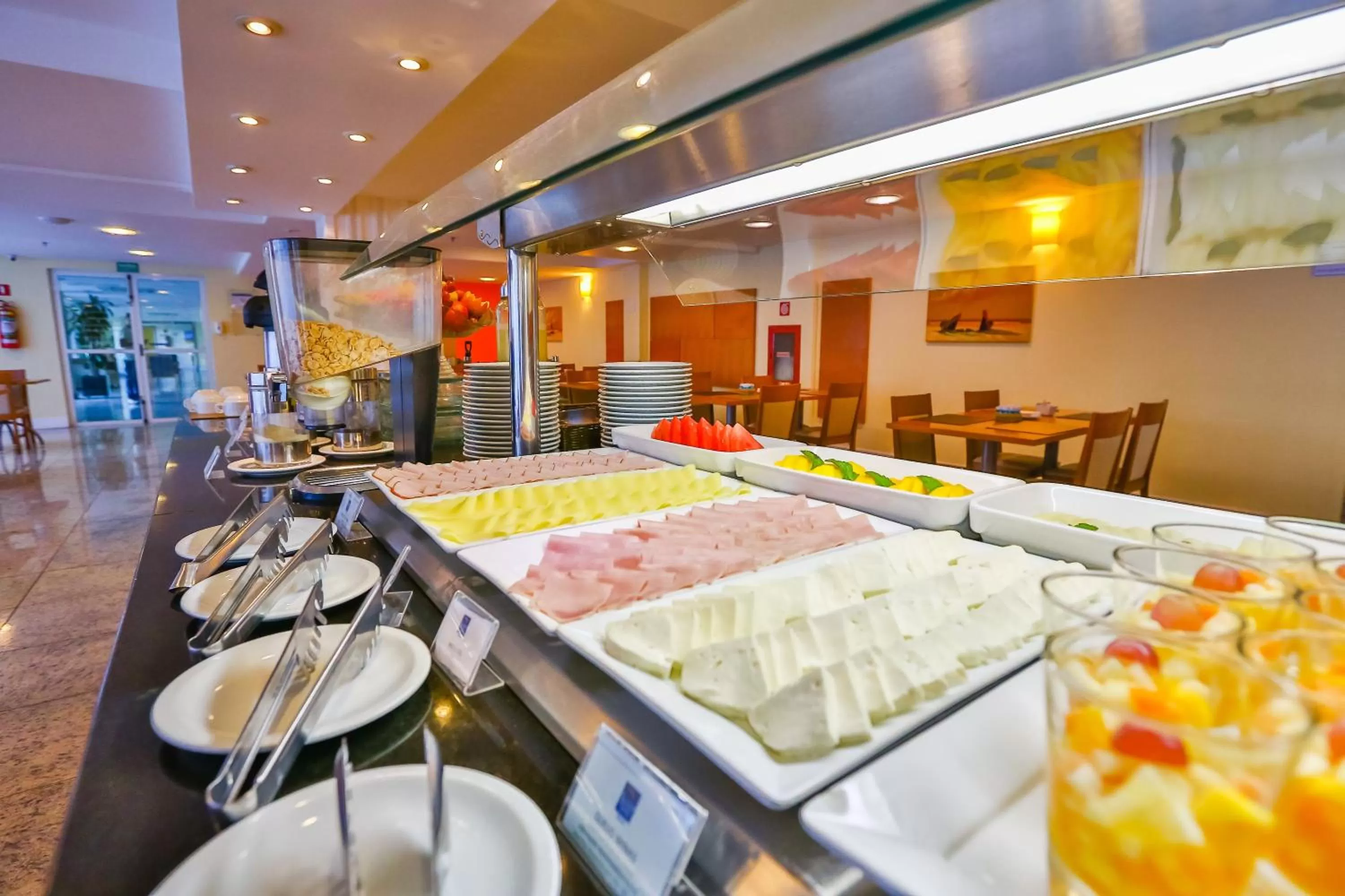 Buffet breakfast in Dubai Macaé by Atlântica