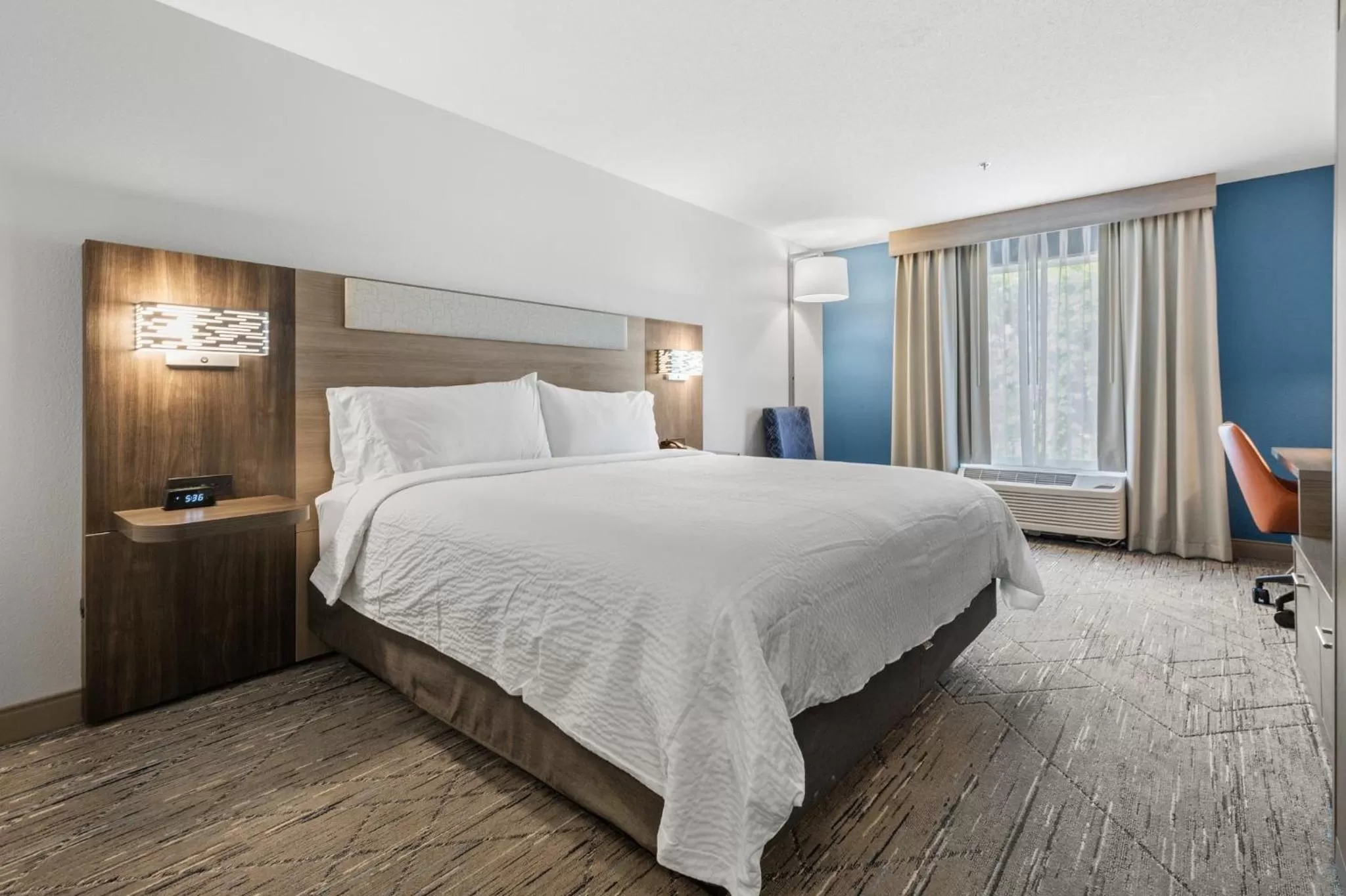 King Suite in Holiday Inn Express Hotel & Suites Starkville, an IHG Hotel