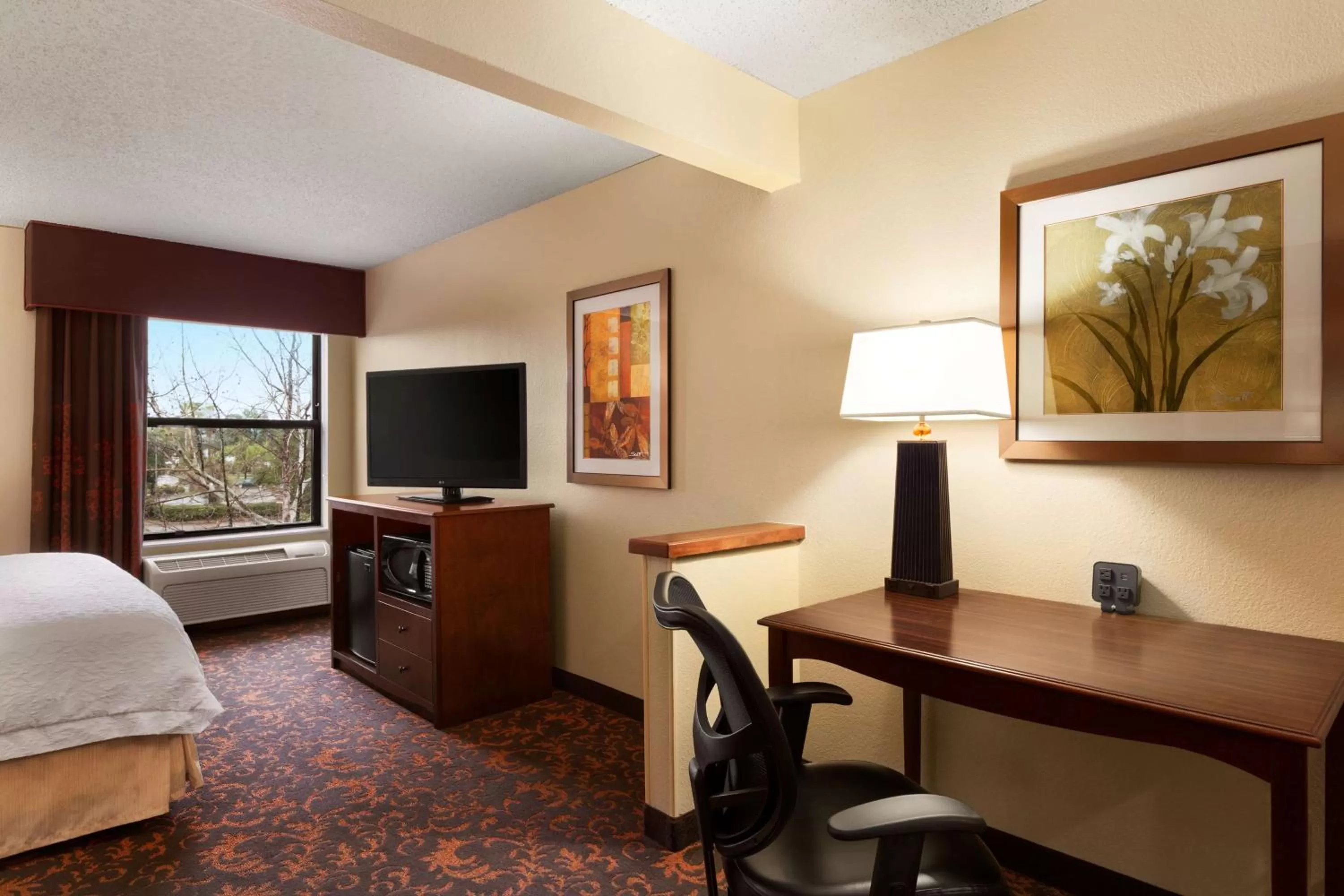 King Room with Sofa Bed and Study - Non-Smoking in Hampton Inn Houston Willowbrook Mall