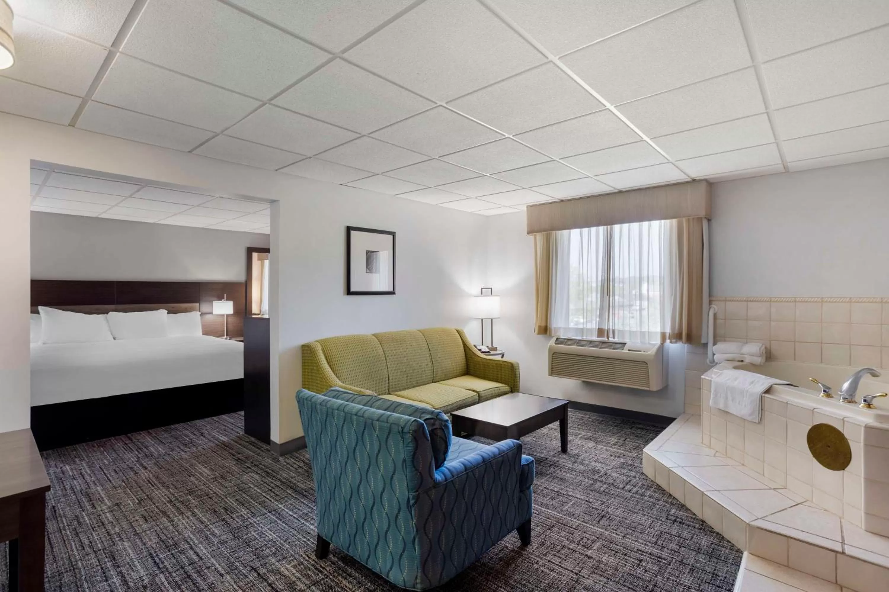 King Suite with Sofa Bed - Non-Smoking in Best Western DuBois Hotel