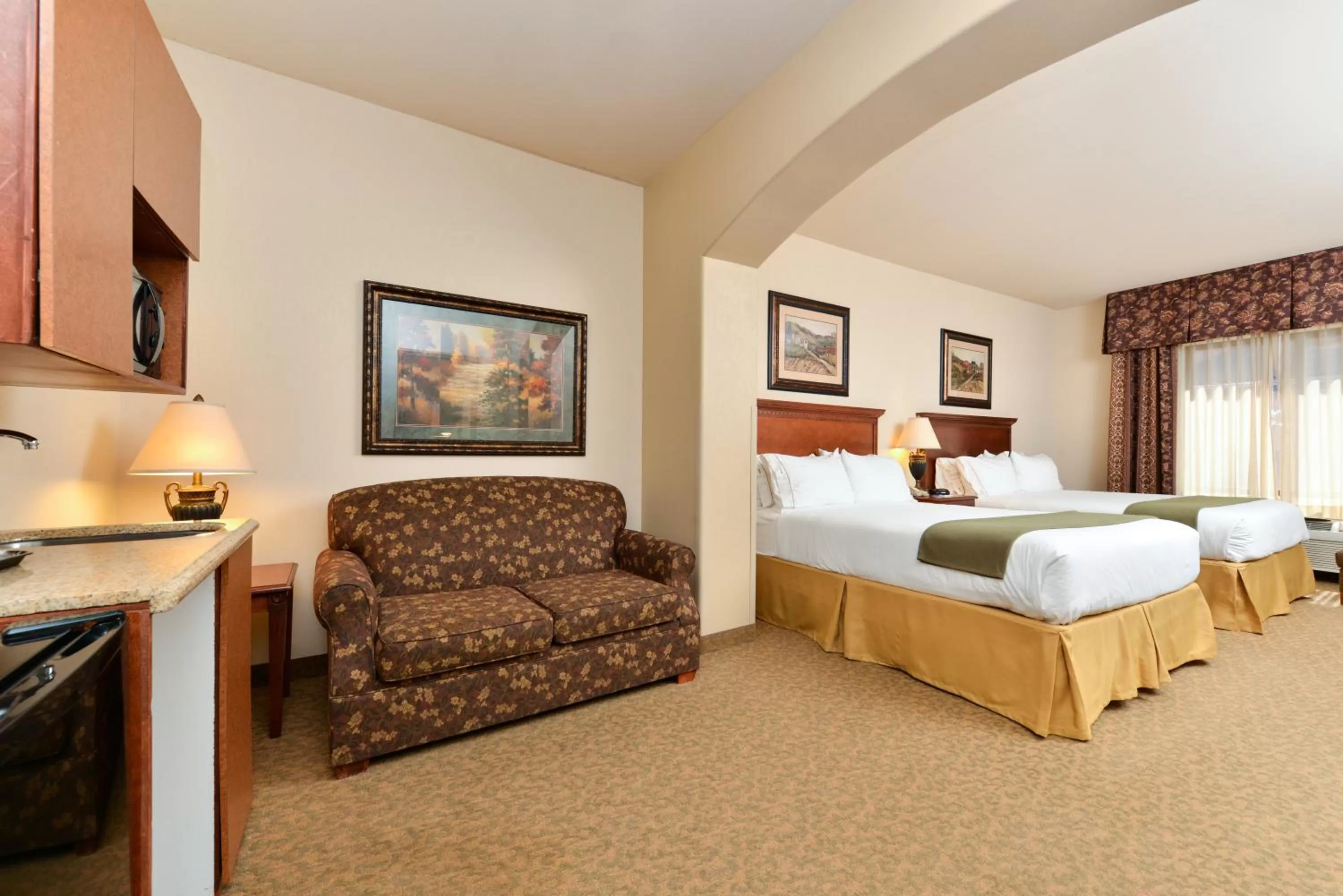 Standard Queen Room with Two Queen Beds - Communications and Mobility Accessible in Holiday Inn Express Hotel & Suites Las Cruces by IHG