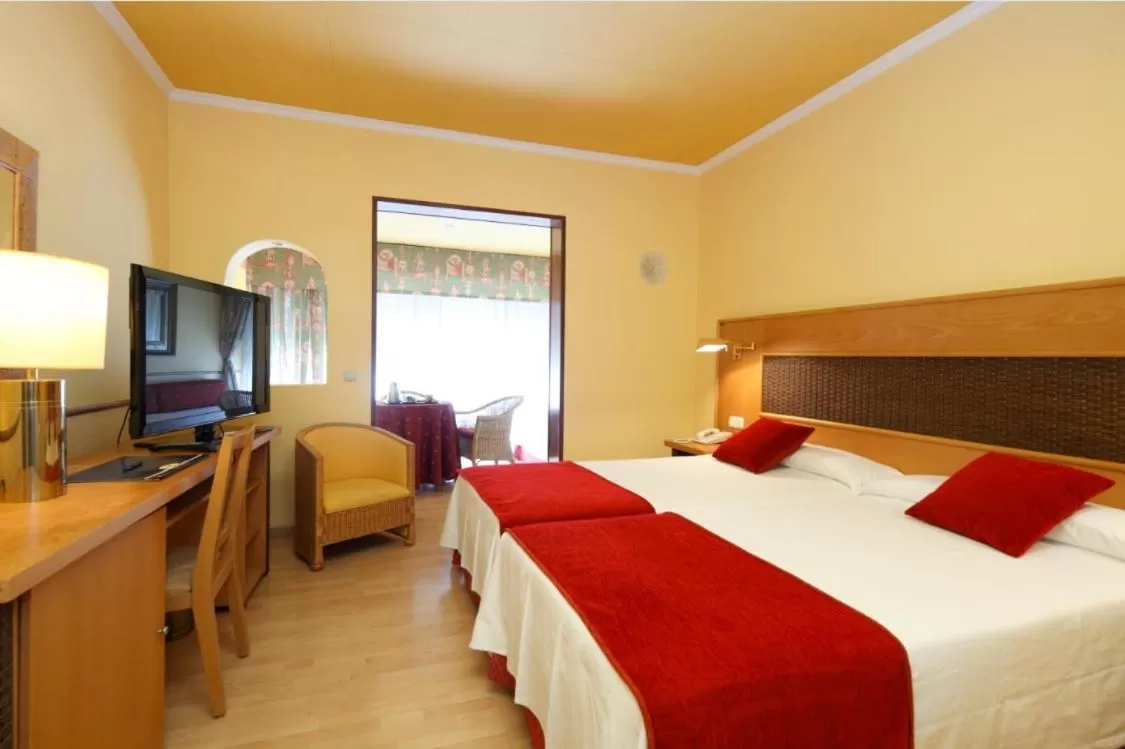 Bedroom, Bed in Hotel Spa Congreso