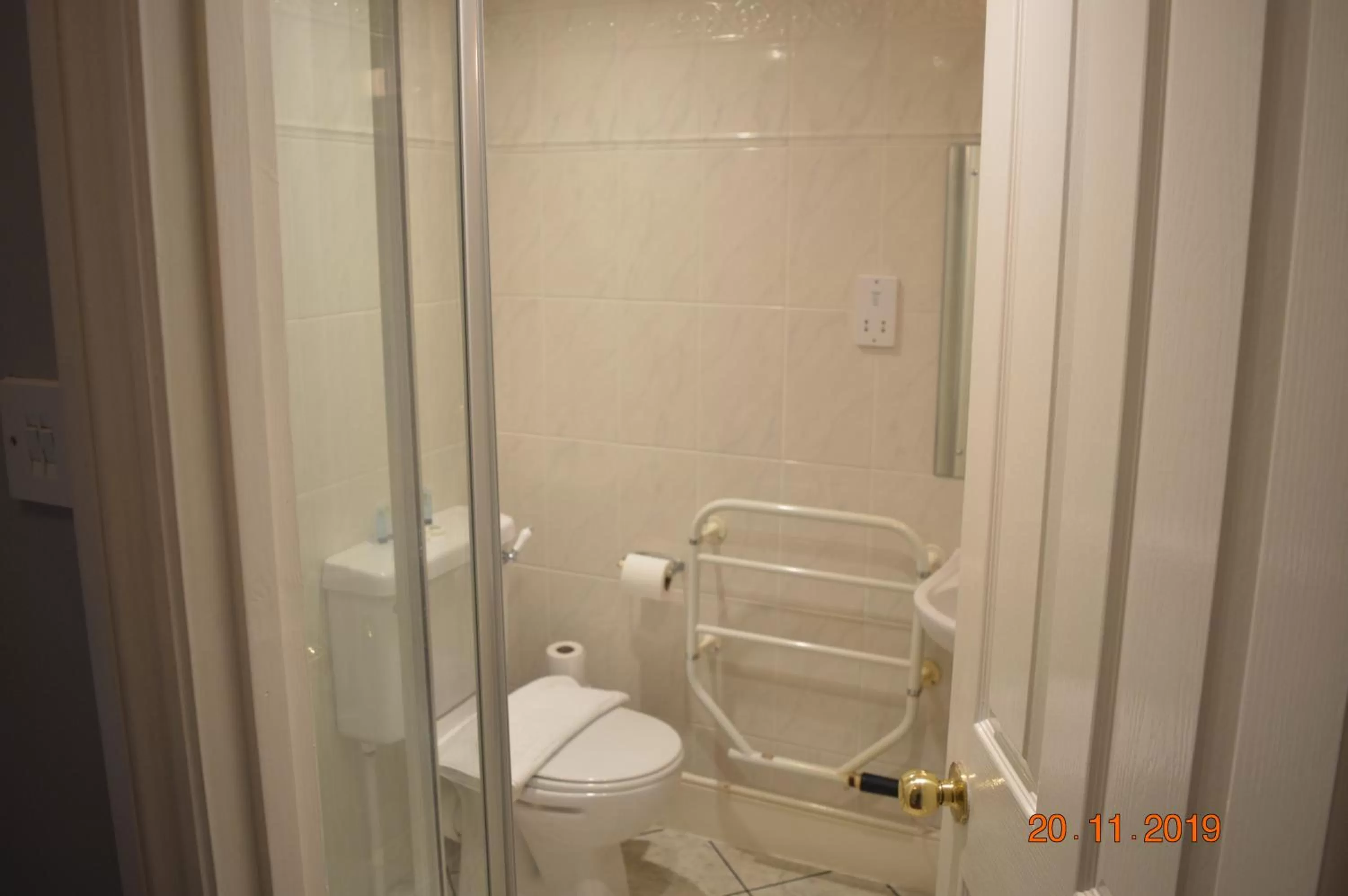 Large Twin Room - single occupancy in The Compasses Inn