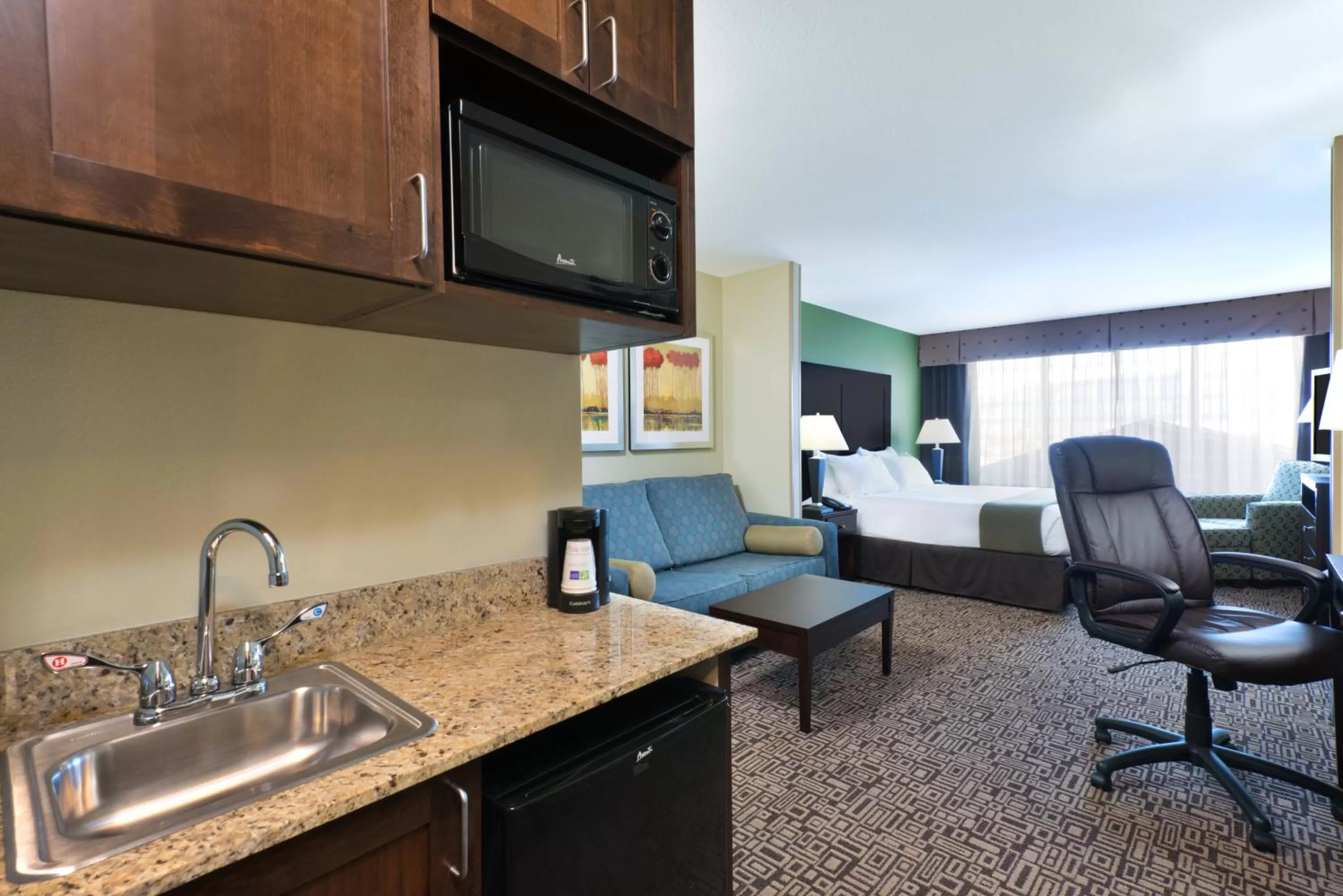 King Suite with Sofa Bed in Holiday Inn Express & Suites Richfield by IHG