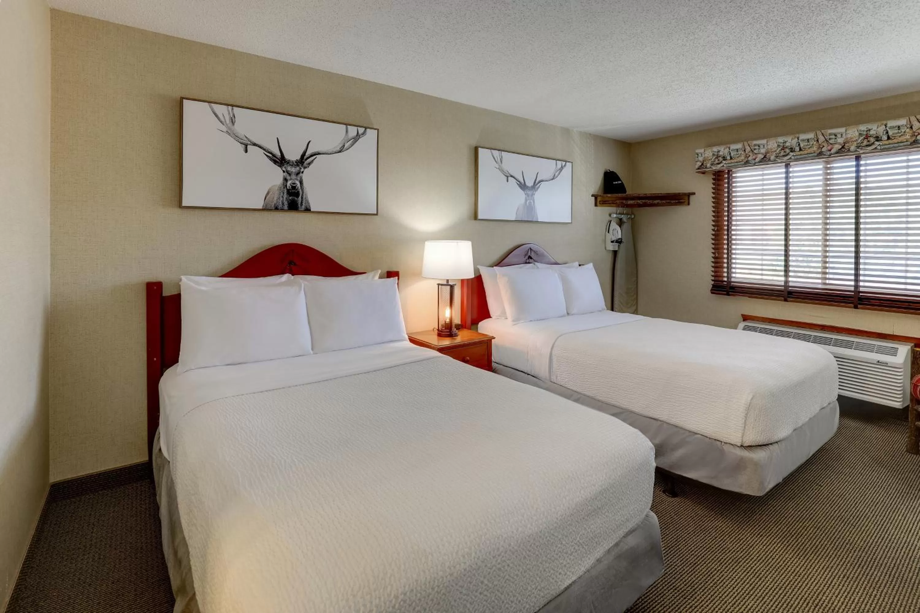 Deluxe Double Room with Two Double Beds in Stoney Creek lnn Galena