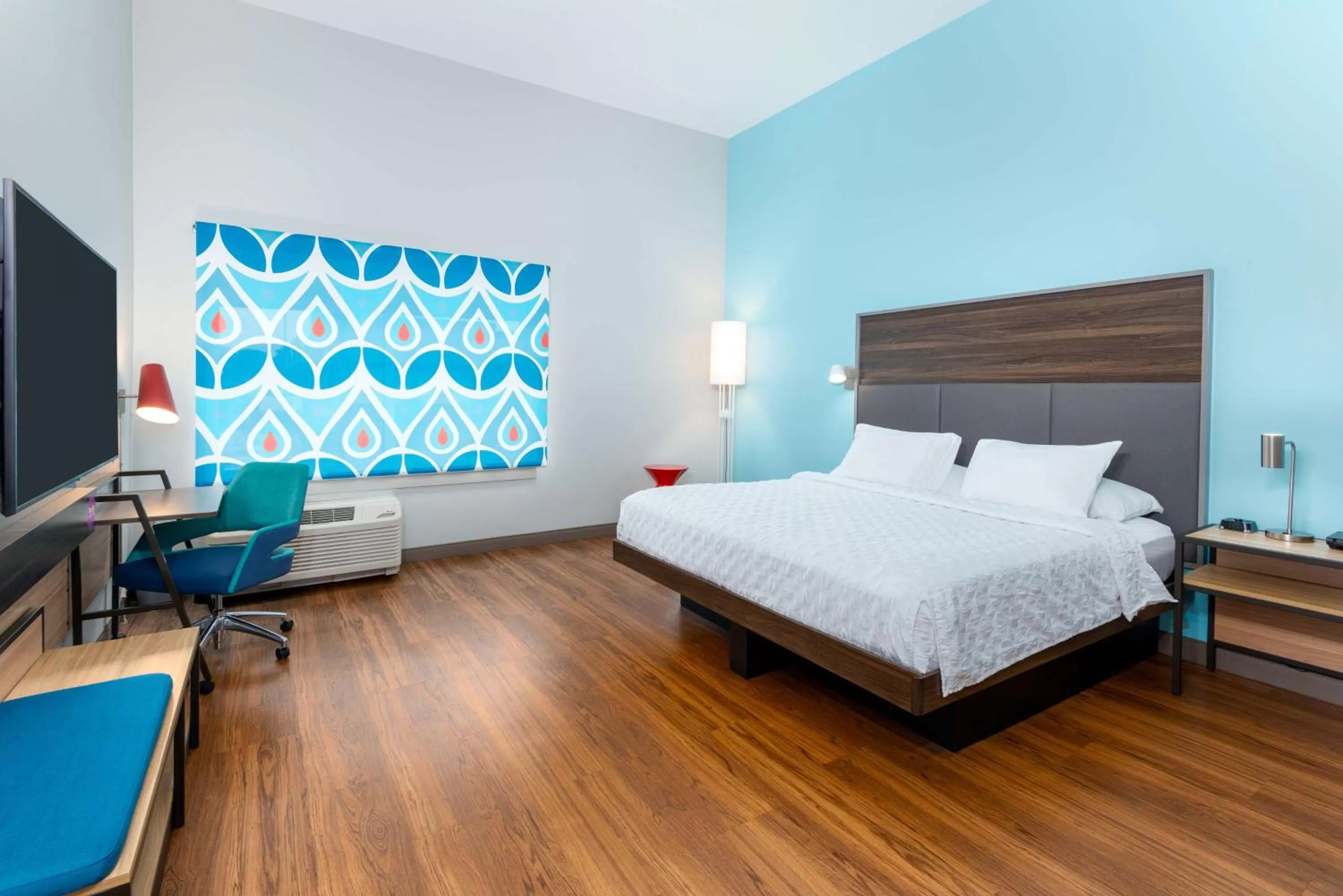 King Room with Bath Tub - Mobility Access in Tru By Hilton Spartanburg