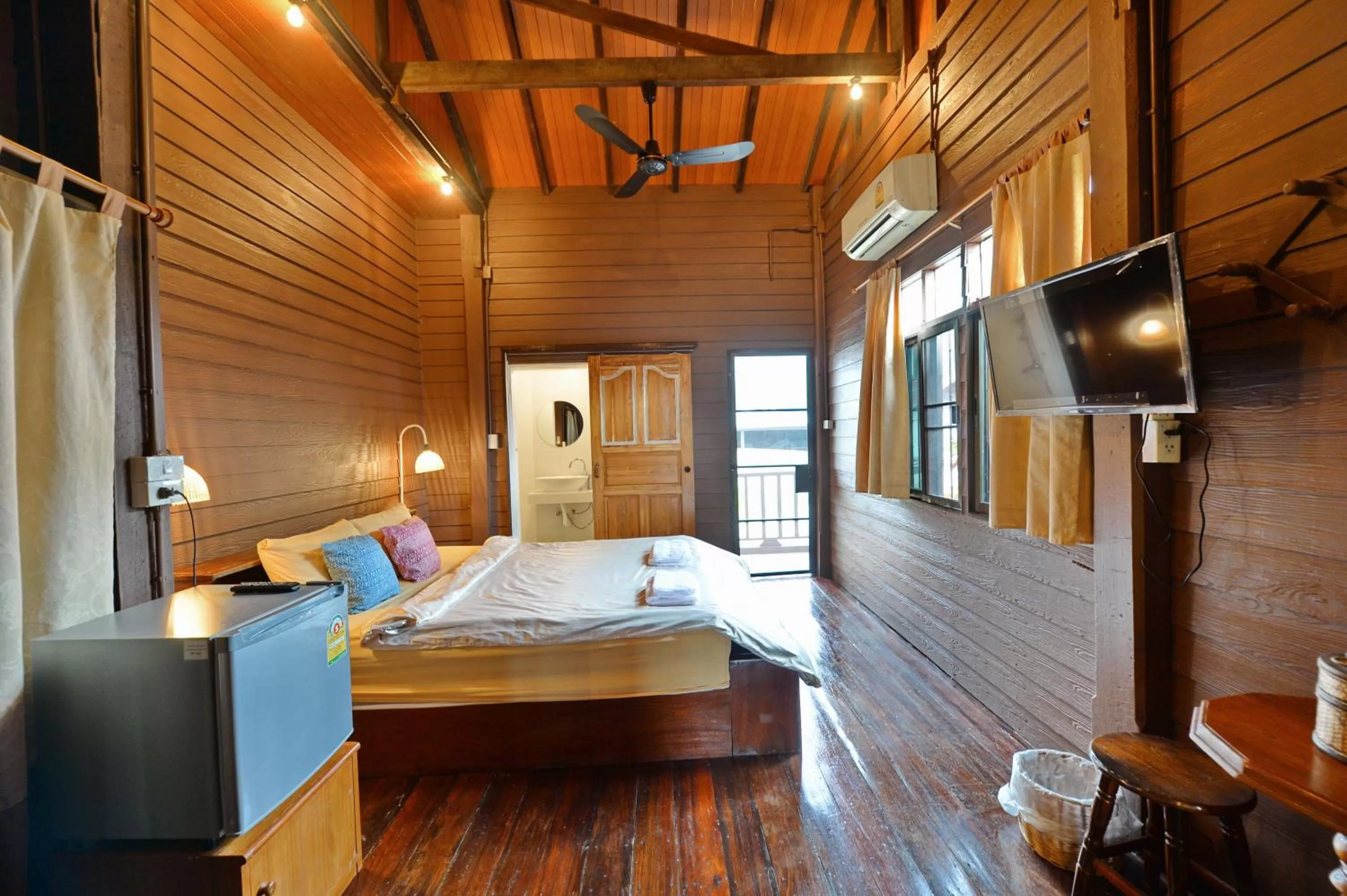 Deluxe Double Room with Balcony in Huan Kawin Est.58 Lanna Home & Collection