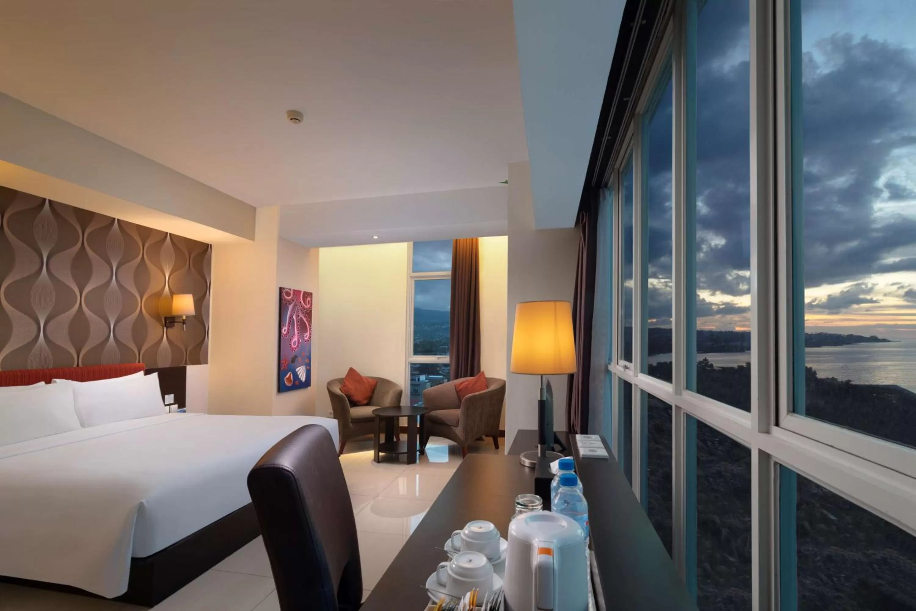 Deluxe Queen Room with Sea View - Smoking in Best Western The Lagoon Hotel