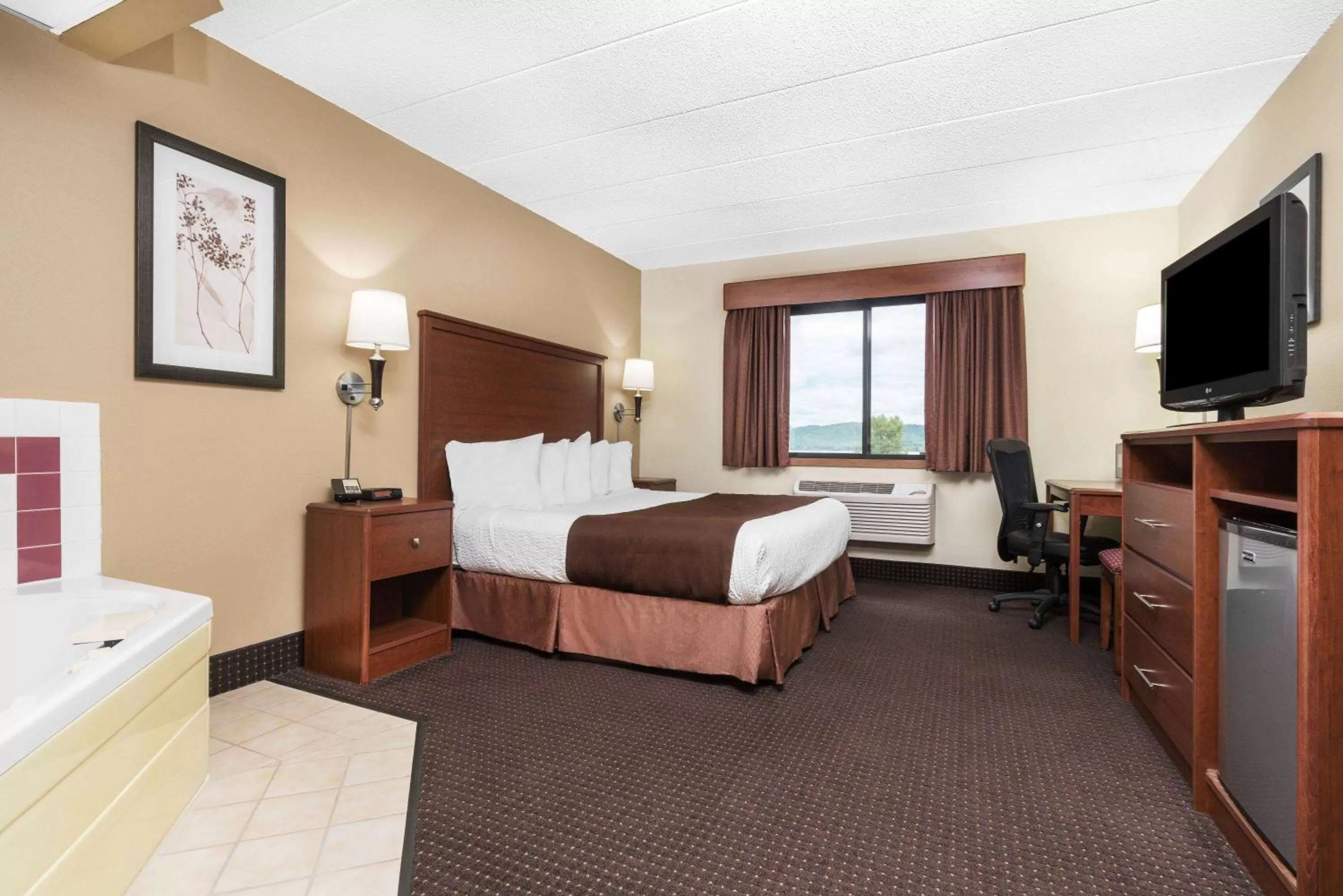 King Studio Suite - Non-Smoking in AmericInn by Wyndham Lake City