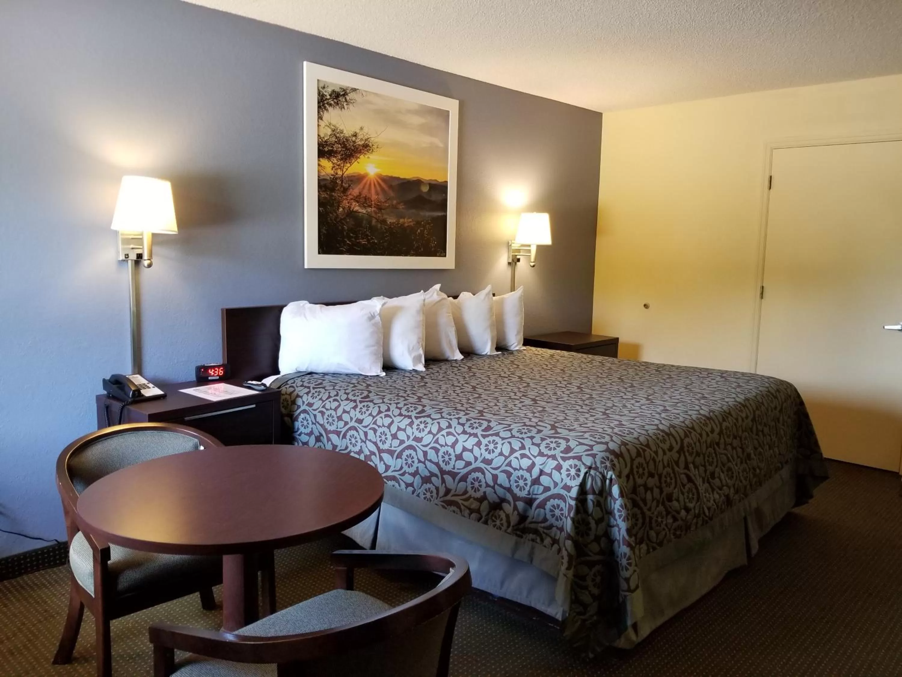 Standard King Room - Smoking in Days Inn by Wyndham Camilla