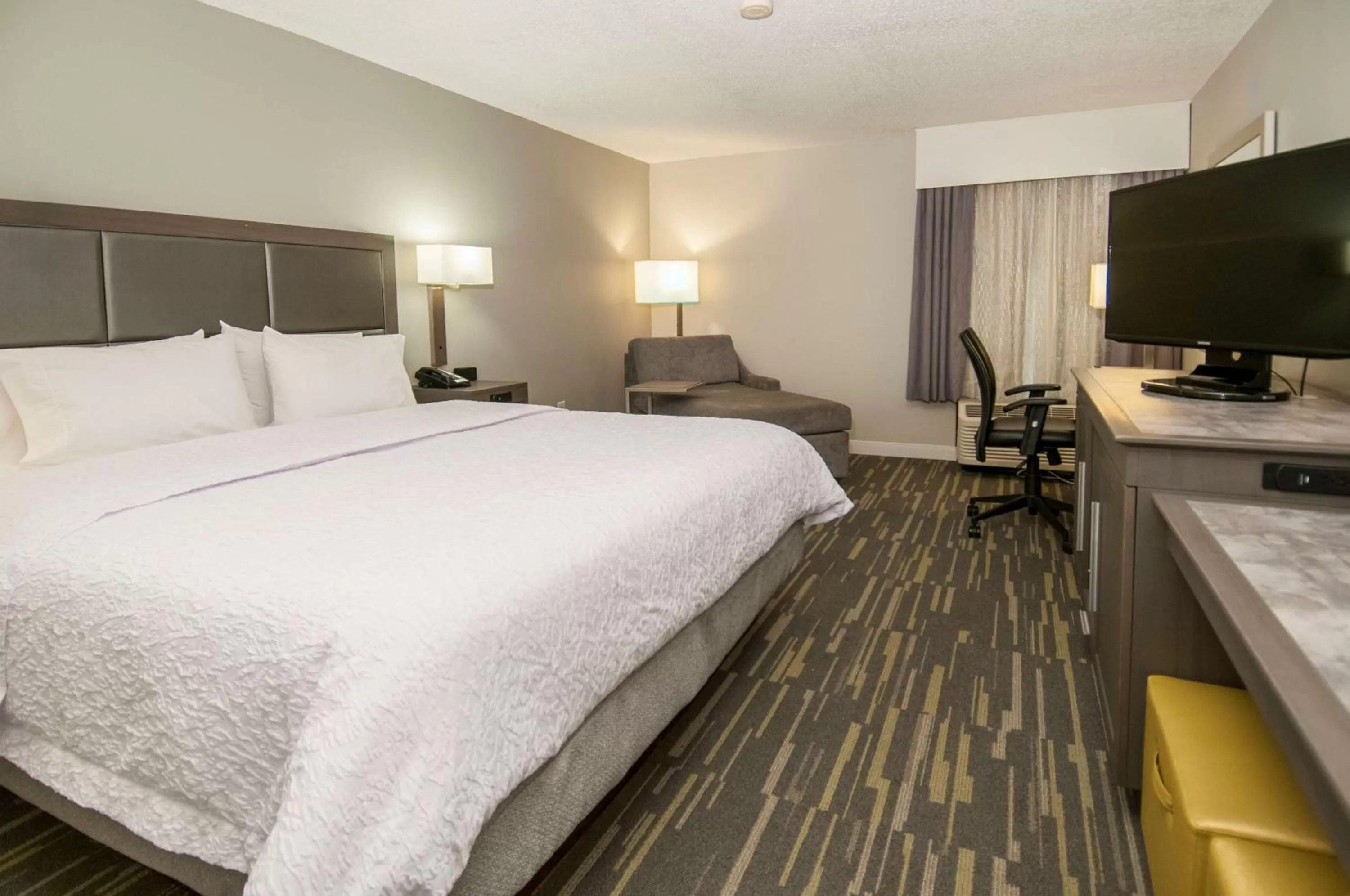 King Room with Accessible Tub - Mobility and Hearing Access/Non-Smoking in Hampton Inn Shreveport/Bossier City