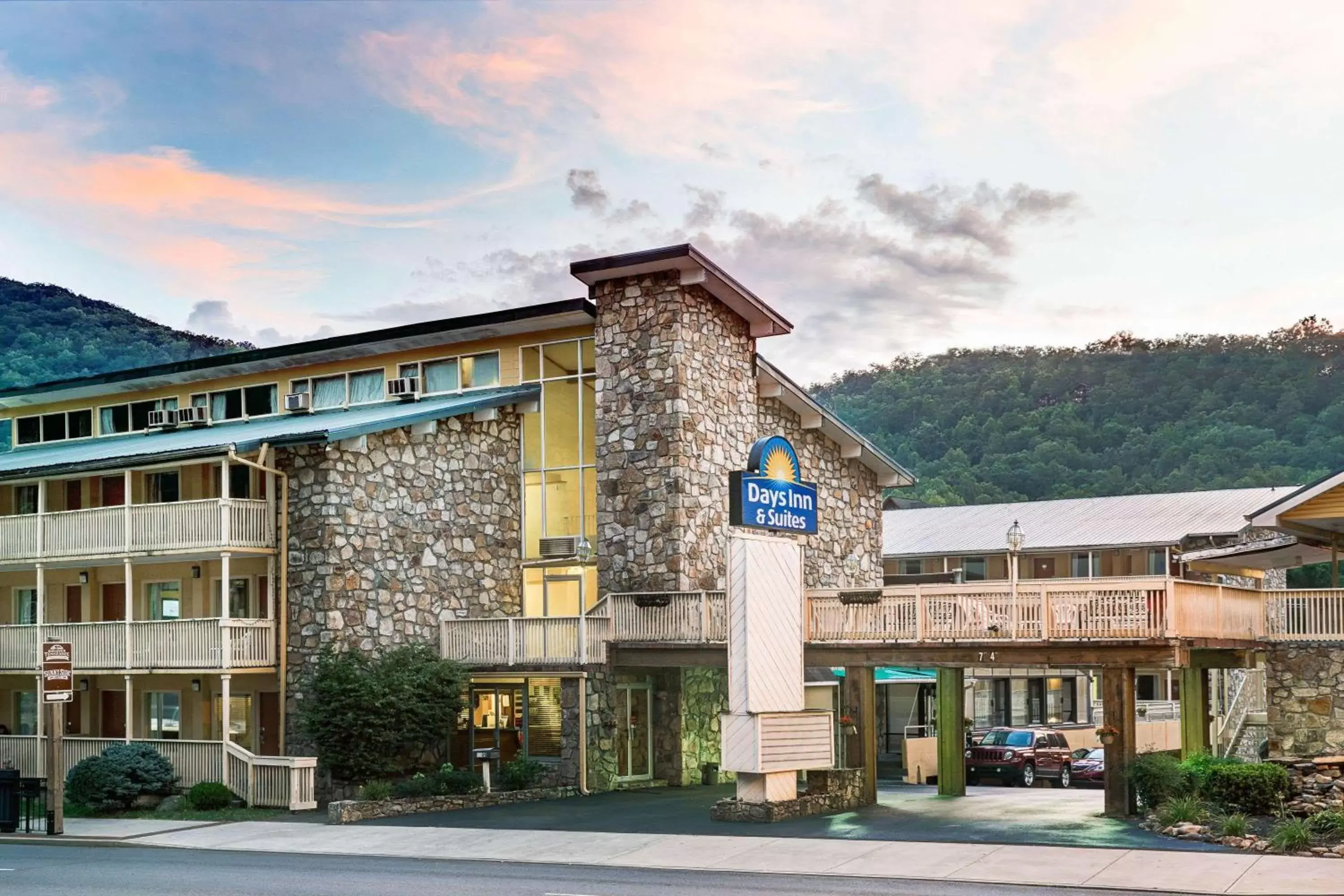Days Inn & Suites by Wyndham Downtown Gatlinburg Parkway Days Inn & Suites by Wyndham Downtown Gatlinburg Parkway