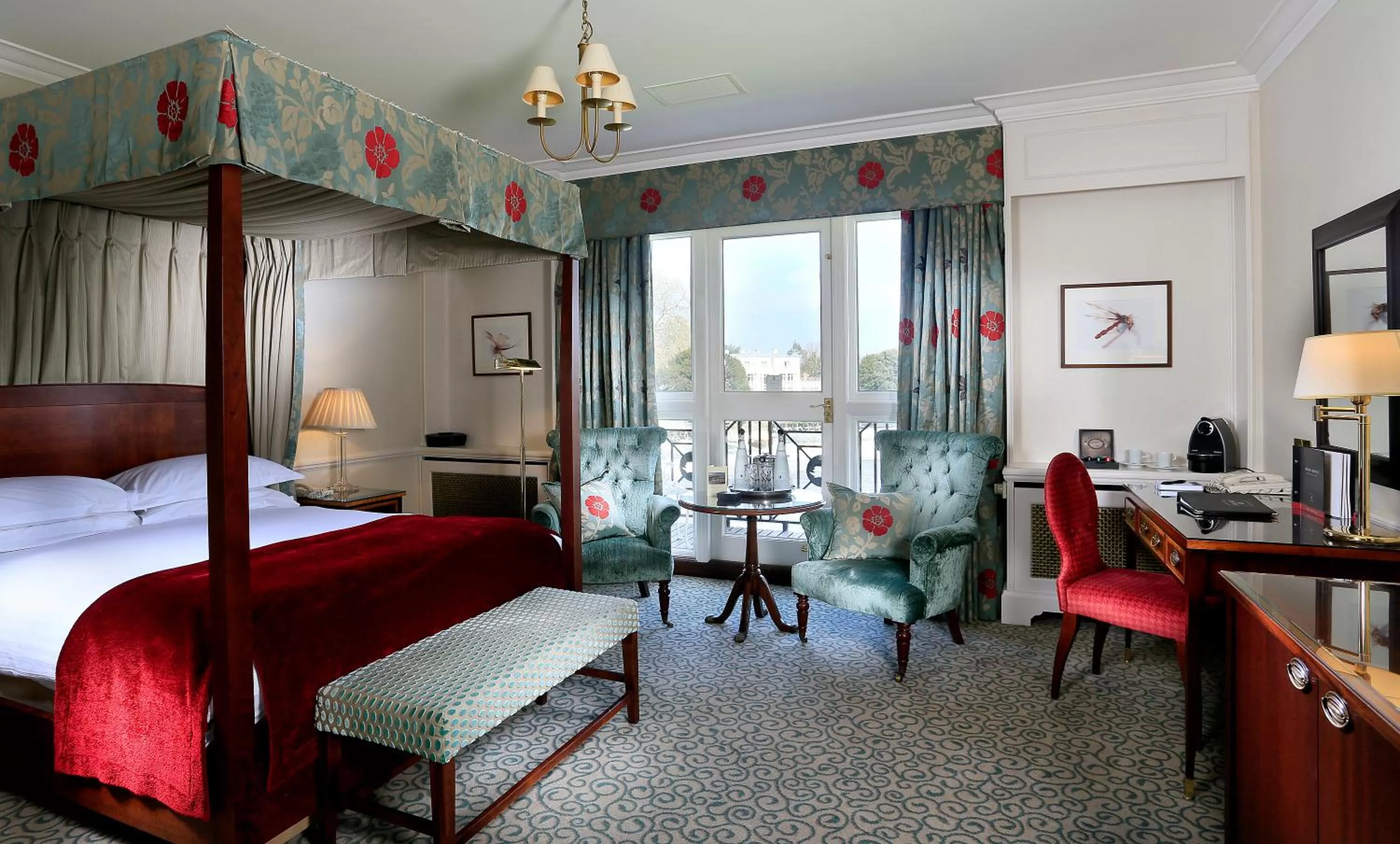 Deluxe Queen Room in Macdonald Compleat Angler