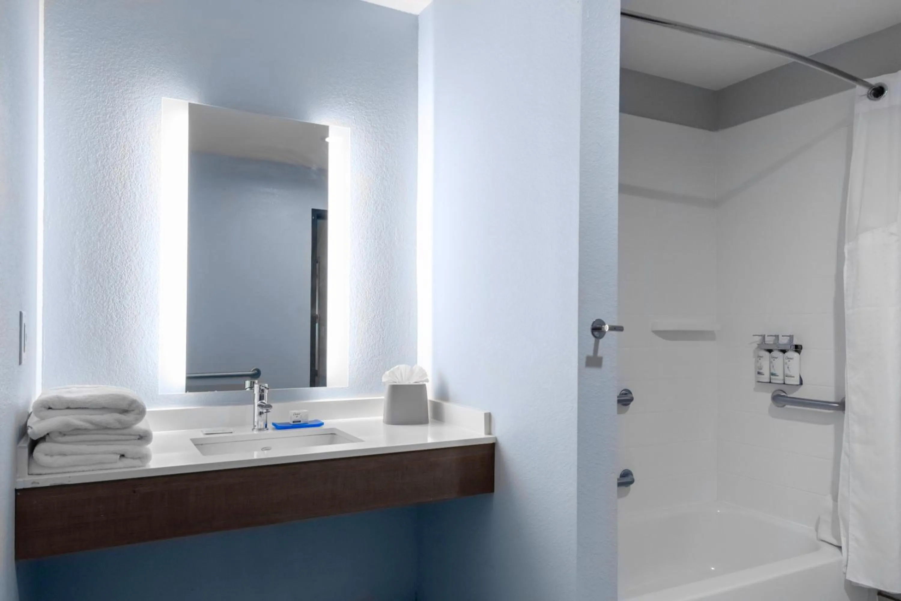 Queen Room with Two Queen Beds and Mobility Accessible Tub in Holiday Inn Express & Suites - Leander, an IHG Hotel