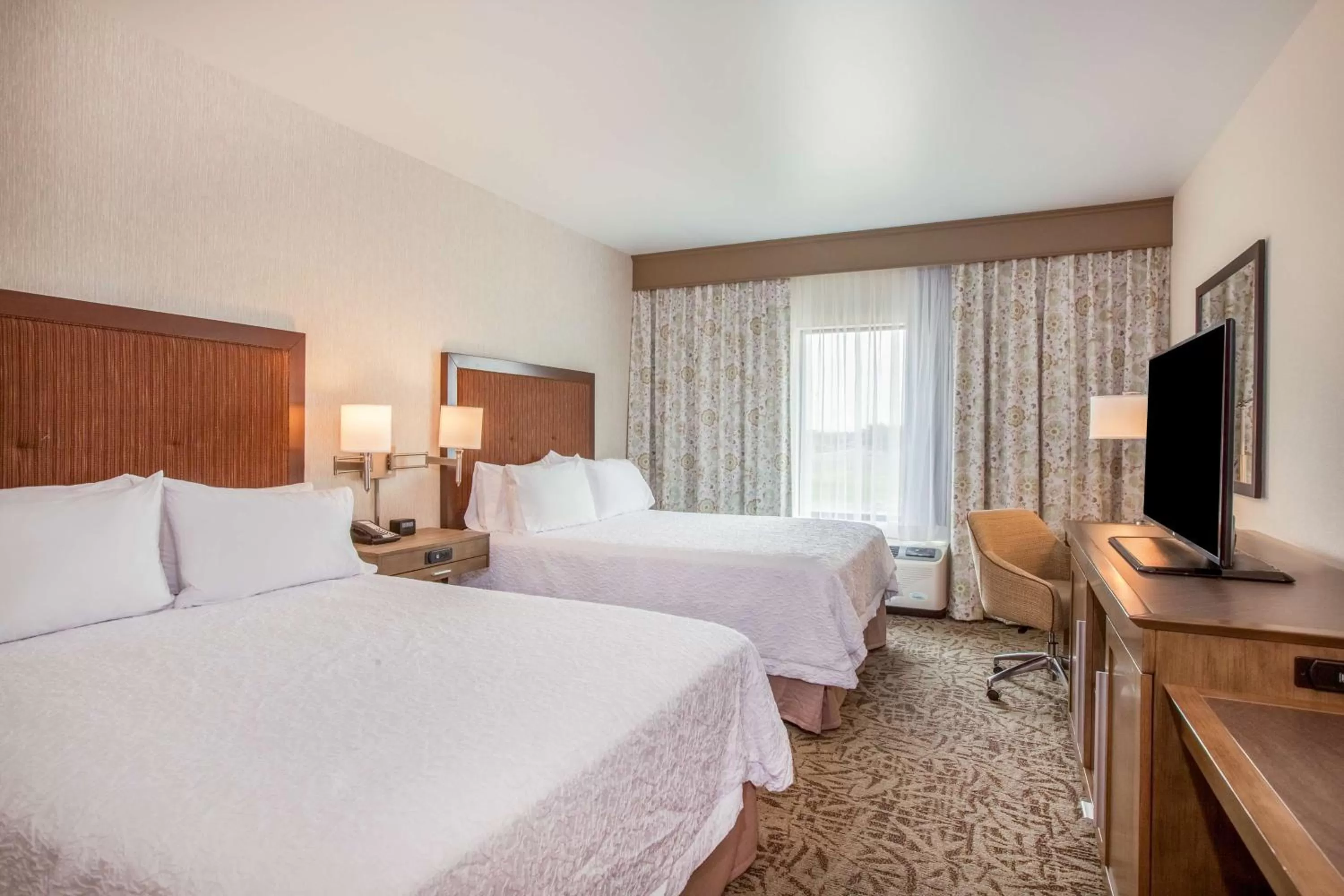 Queen Room with Two Queen Beds (4 Adults) in Hampton Inn & Suites Pasco/Tri-Cities, WA
